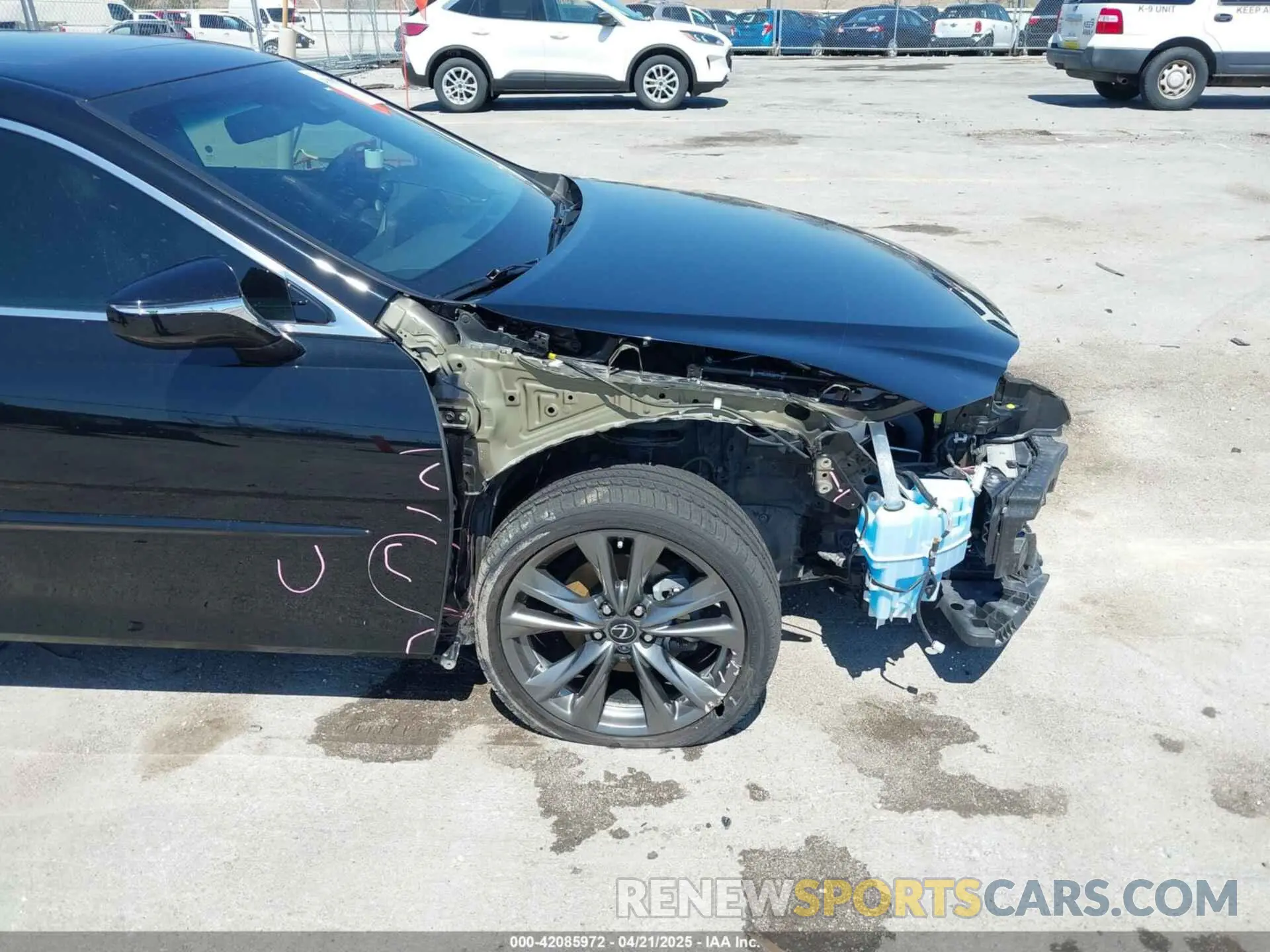 18 fotografías del automóvil dañado 58ABZ1B18KU027280 LEXUS ES 350 2019