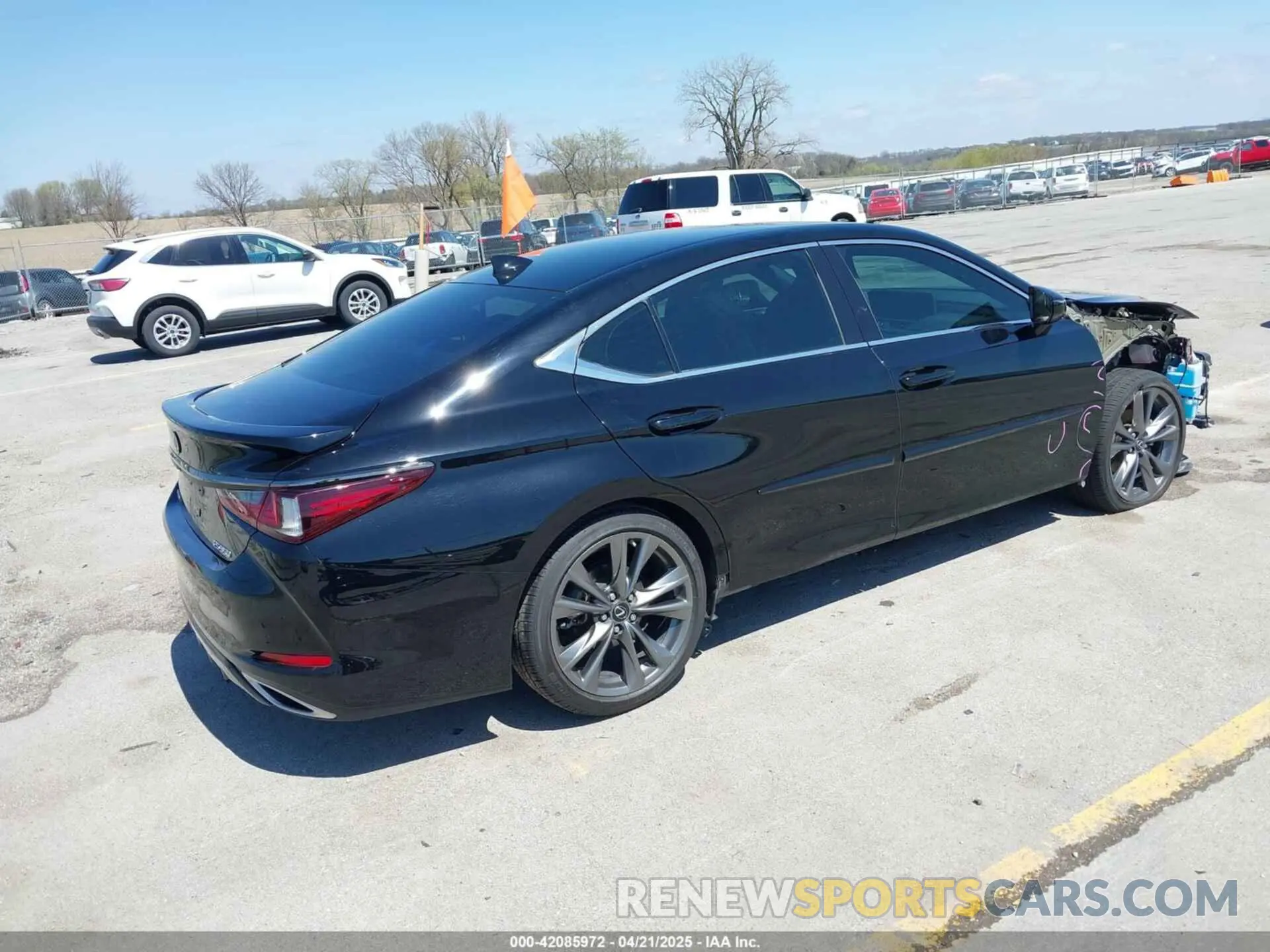 4 fotografías del automóvil dañado 58ABZ1B18KU027280 LEXUS ES 350 2019