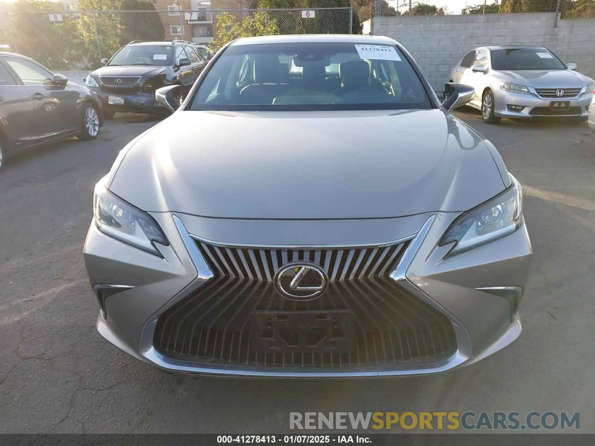 12 fotografías del automóvil dañado 58ABZ1B18KU036772 LEXUS ES 350 2019