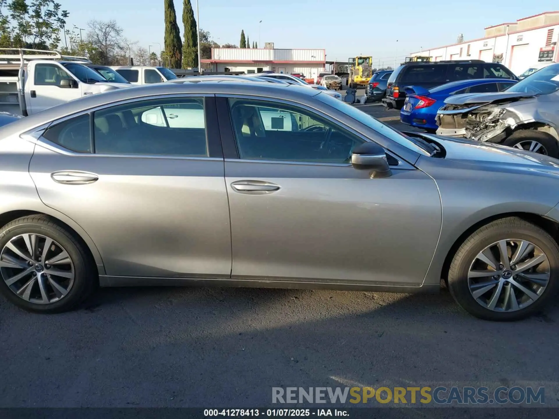 13 fotografías del automóvil dañado 58ABZ1B18KU036772 LEXUS ES 350 2019