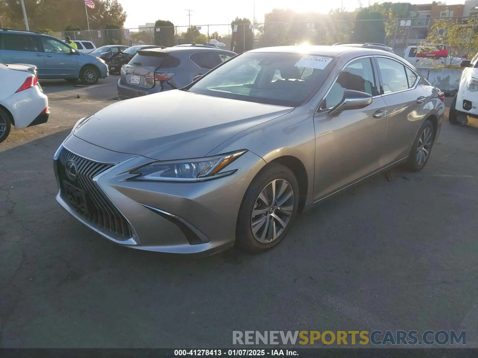 2 fotografías del automóvil dañado 58ABZ1B18KU036772 LEXUS ES 350 2019