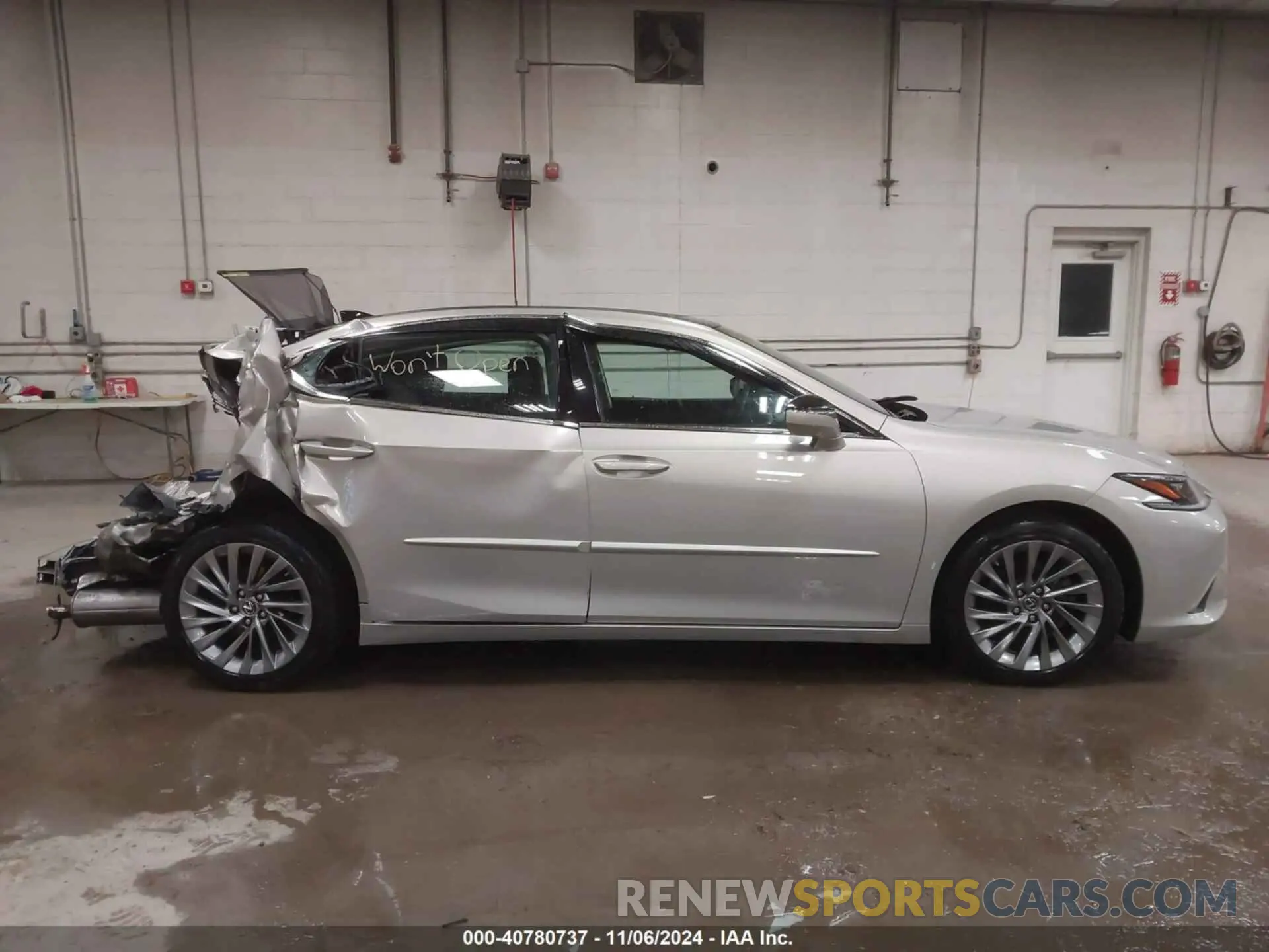 13 fotografías del automóvil dañado 58ABZ1B19KU006308 LEXUS ES 350 2019