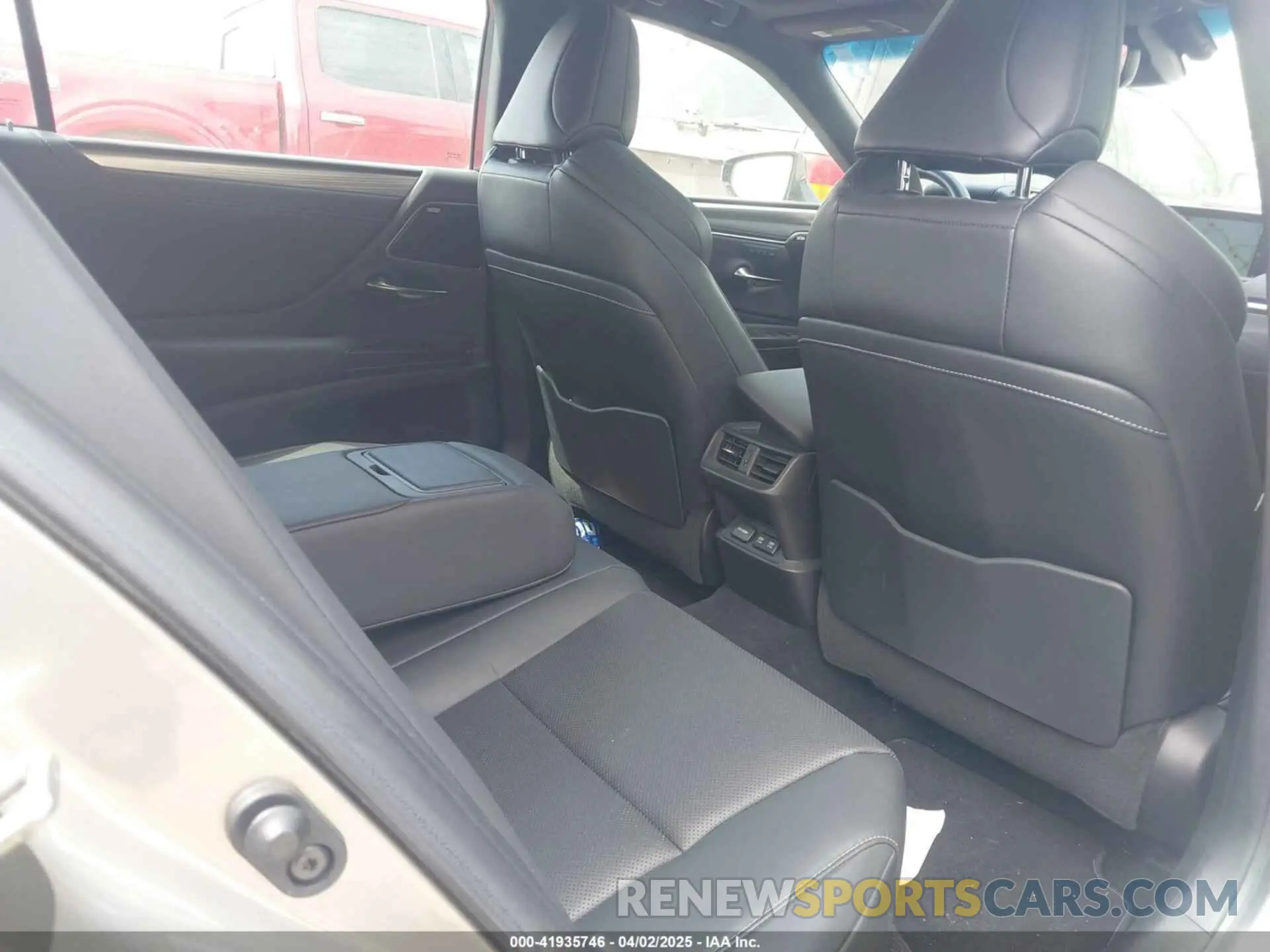 8 fotografías del automóvil dañado 58ABZ1B19KU023027 LEXUS ES 350 2019