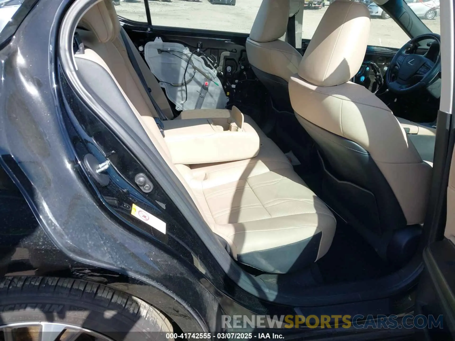 8 fotografías del automóvil dañado 58ABZ1B19KU026736 LEXUS ES 350 2019