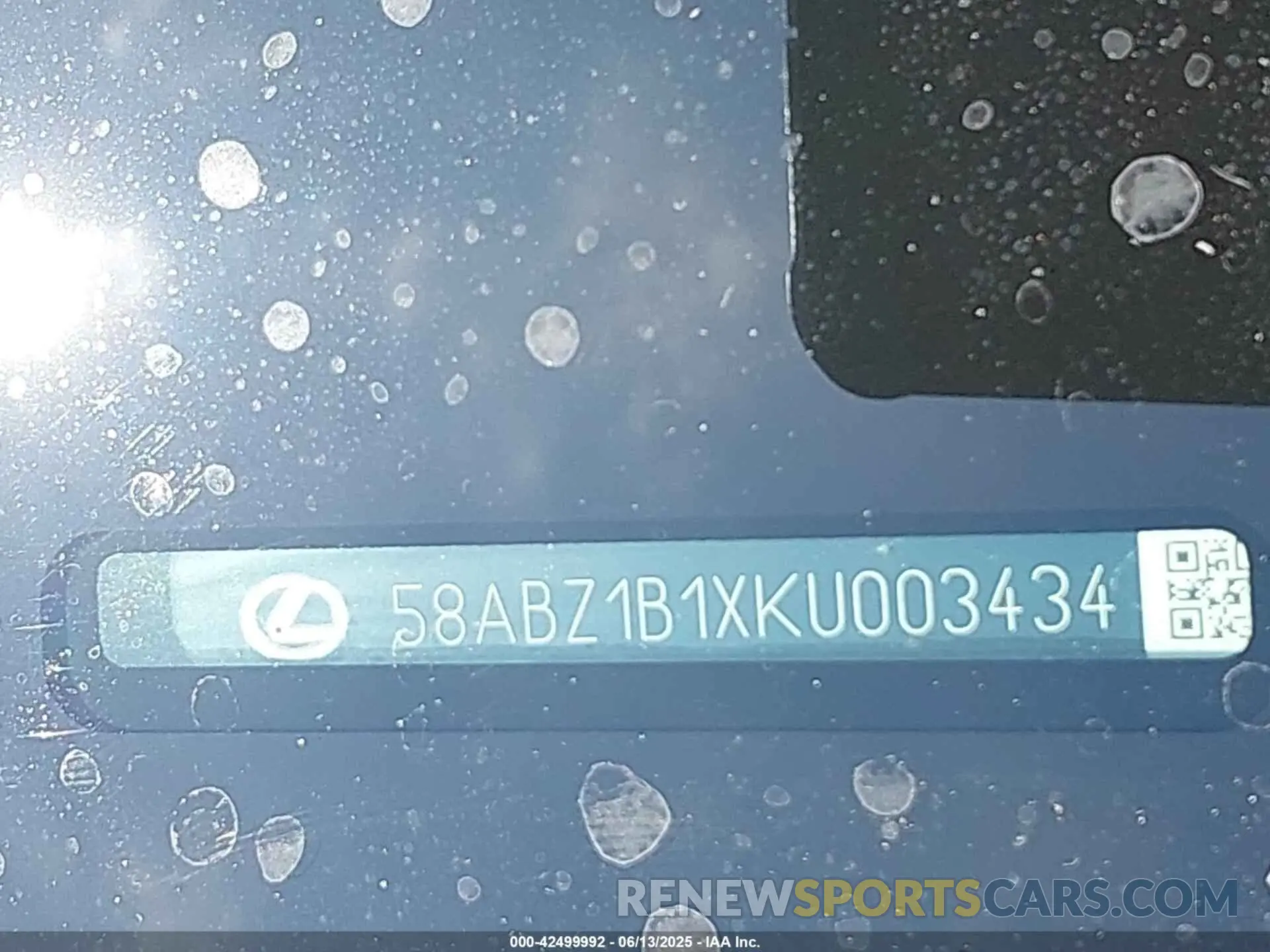 17 fotografías del automóvil dañado 58ABZ1B1XKU003434 LEXUS ES 350 2019