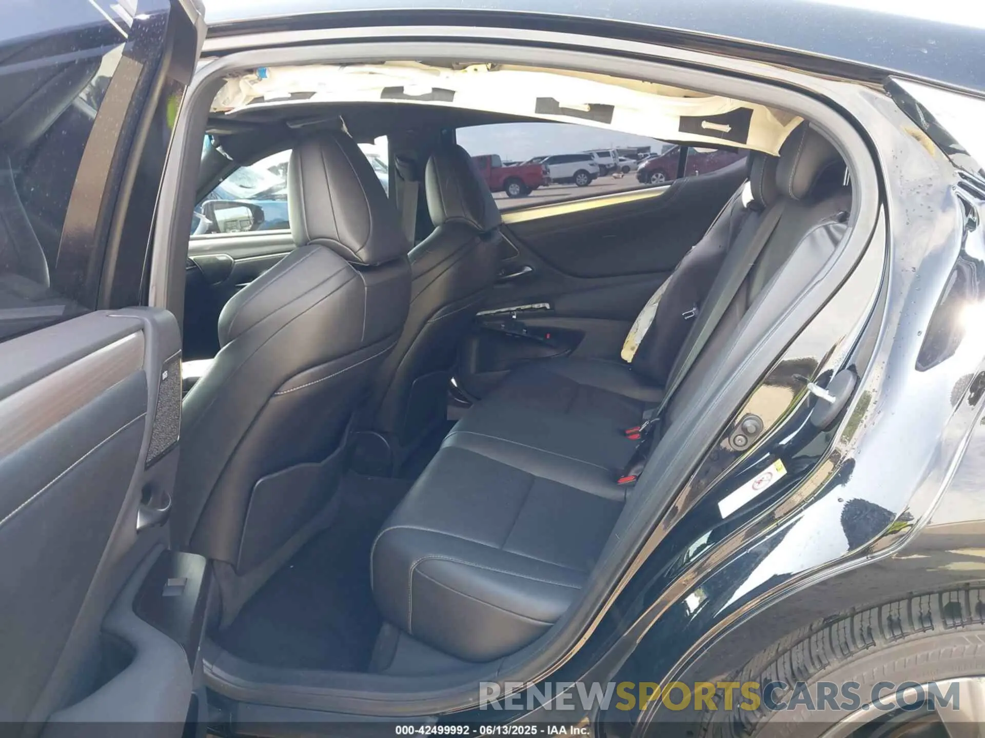 8 fotografías del automóvil dañado 58ABZ1B1XKU003434 LEXUS ES 350 2019