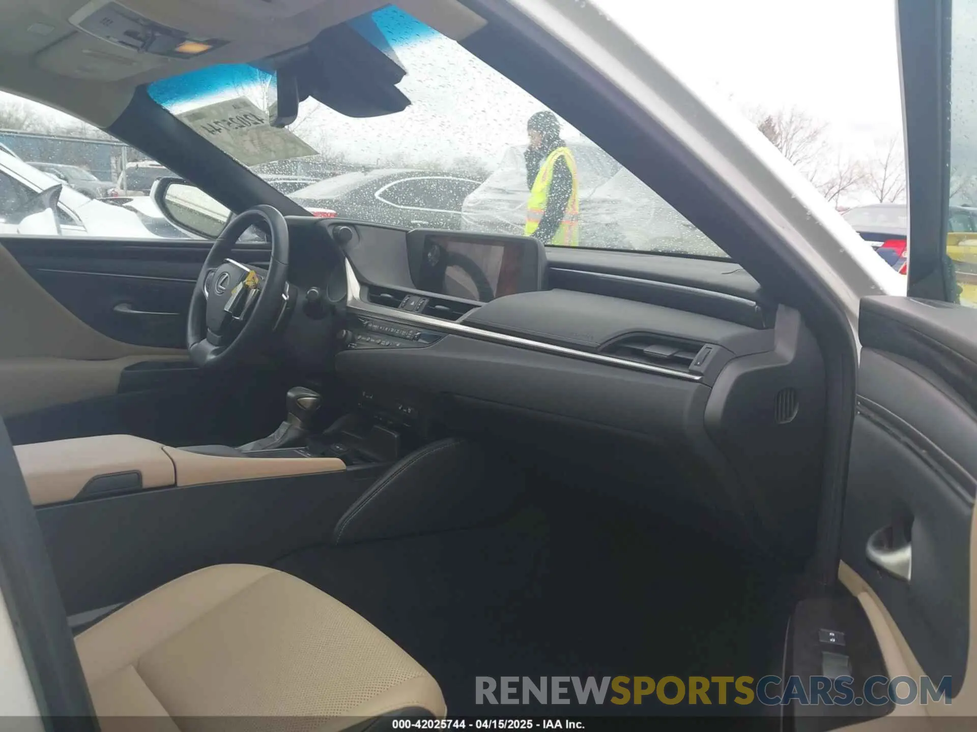 5 fotografías del automóvil dañado 58ABZ1B1XKU010853 LEXUS ES 350 2019