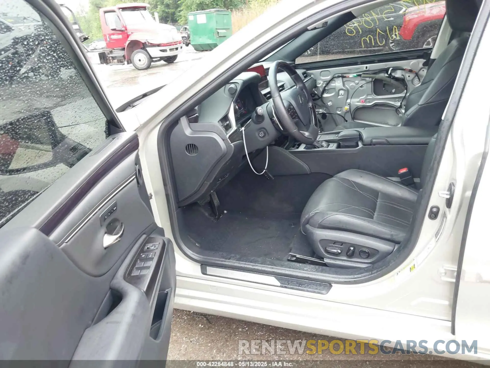 5 fotografías del automóvil dañado 58ABZ1B1XKU036403 LEXUS ES 350 2019