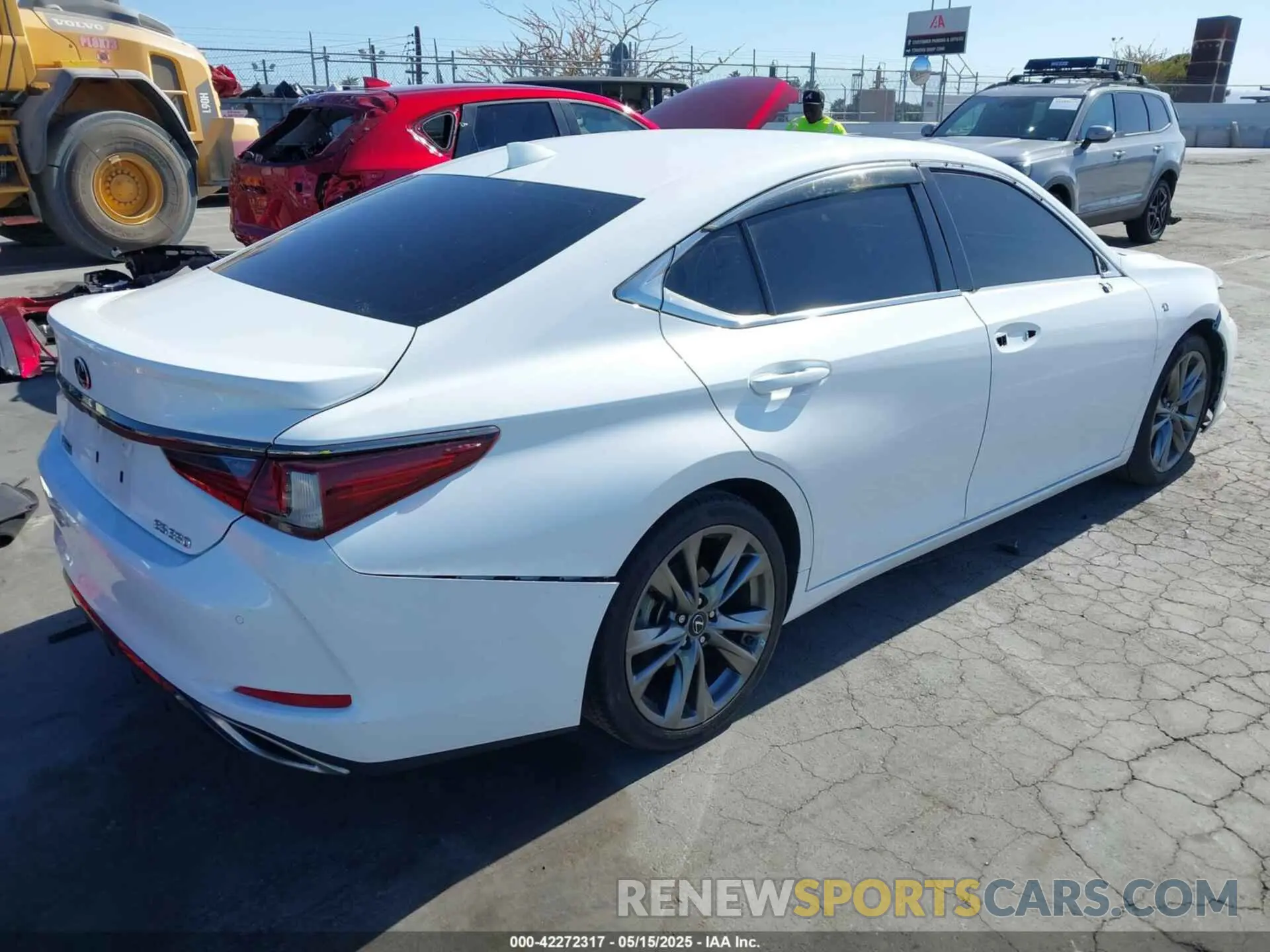 4 fotografías del automóvil dañado 58ABZ1B1XKU043349 LEXUS ES 350 2019