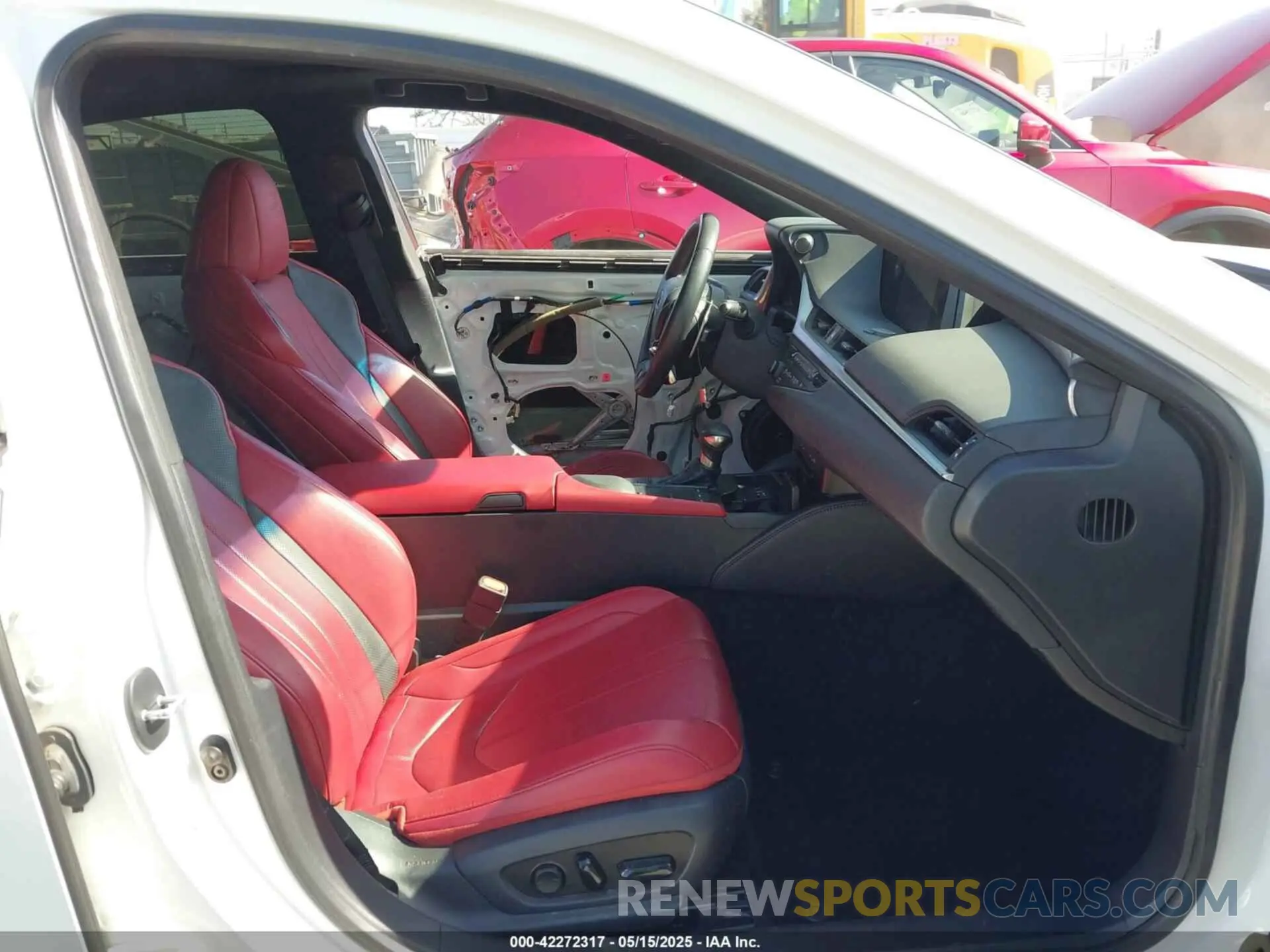 5 fotografías del automóvil dañado 58ABZ1B1XKU043349 LEXUS ES 350 2019