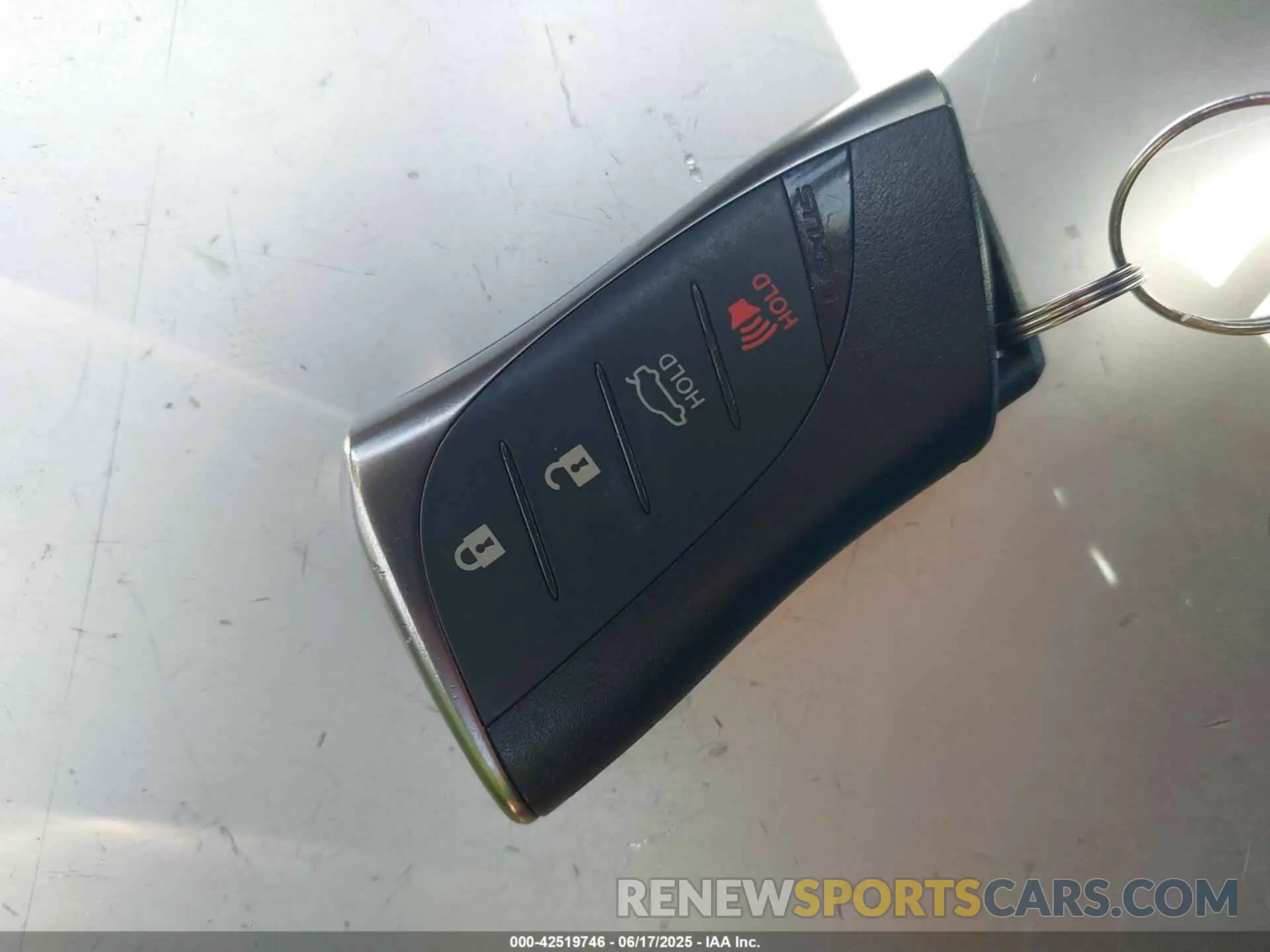 11 fotografías del automóvil dañado JTHBZ1B11K2004347 LEXUS ES 350 2019