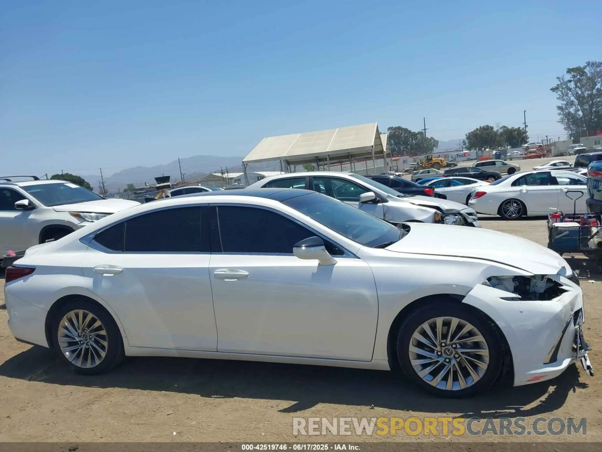 13 fotografías del automóvil dañado JTHBZ1B11K2004347 LEXUS ES 350 2019
