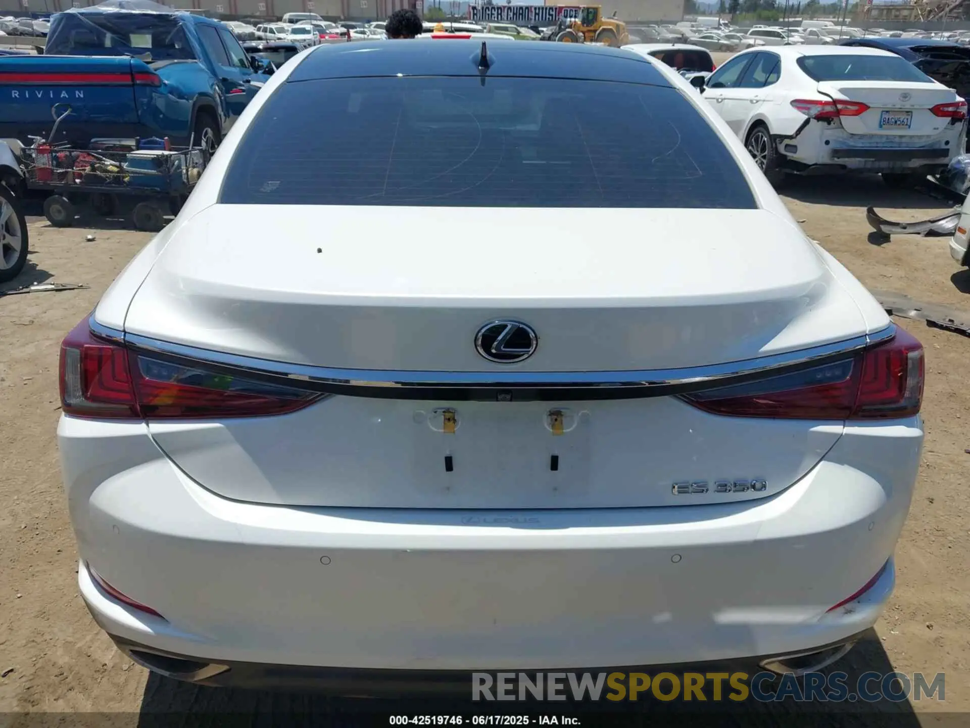 16 fotografías del automóvil dañado JTHBZ1B11K2004347 LEXUS ES 350 2019