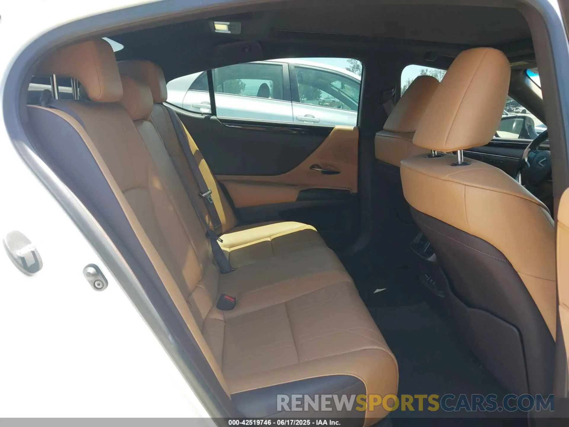 8 fotografías del automóvil dañado JTHBZ1B11K2004347 LEXUS ES 350 2019