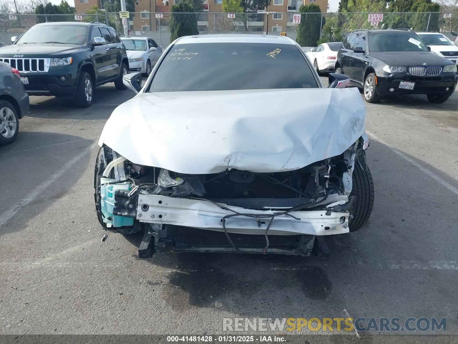 13 fotografías del automóvil dañado JTHBZ1B17K2003090 LEXUS ES 350 2019