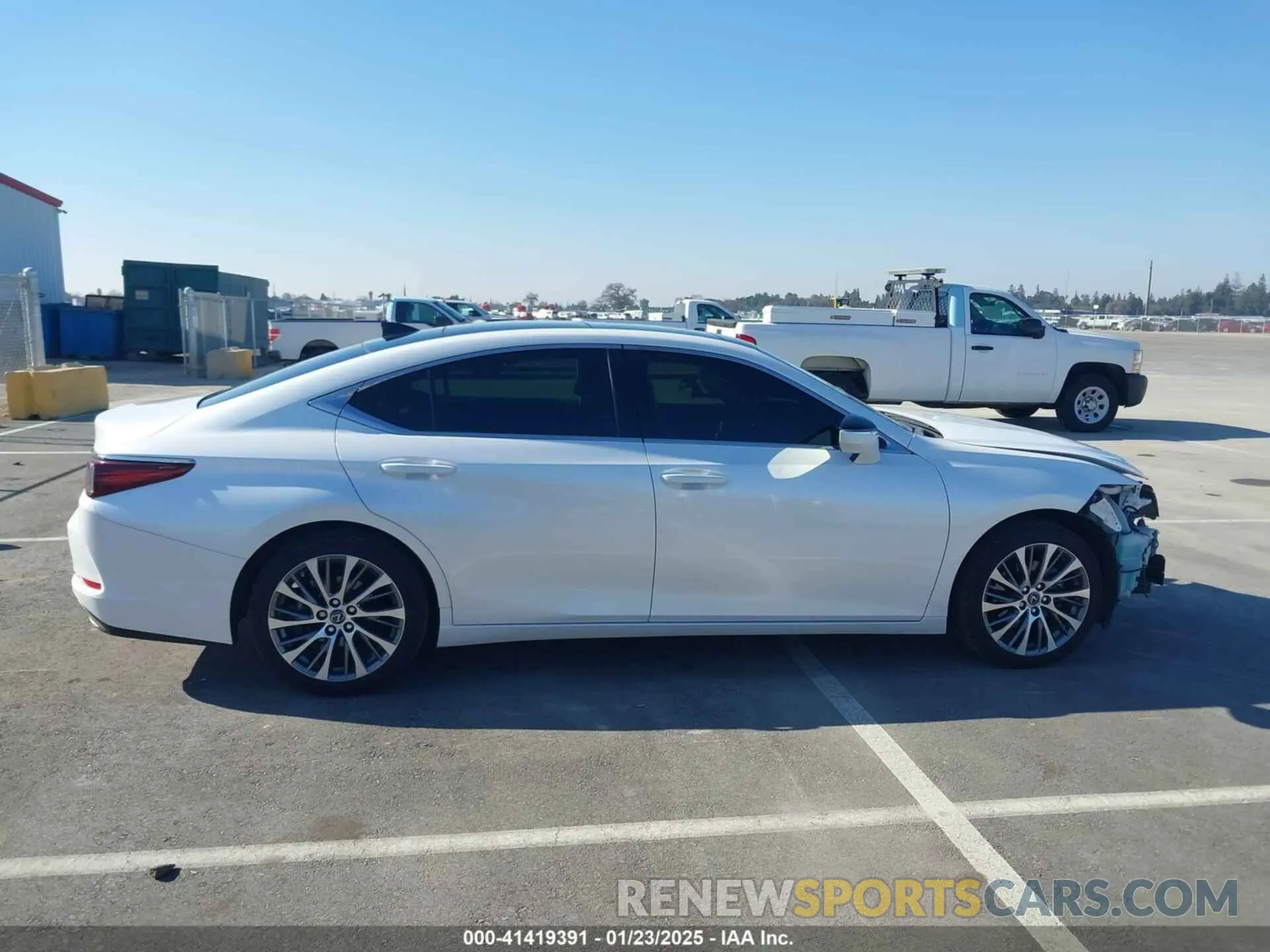 14 fotografías del automóvil dañado JTHBZ1B1XK2004640 LEXUS ES 350 2019
