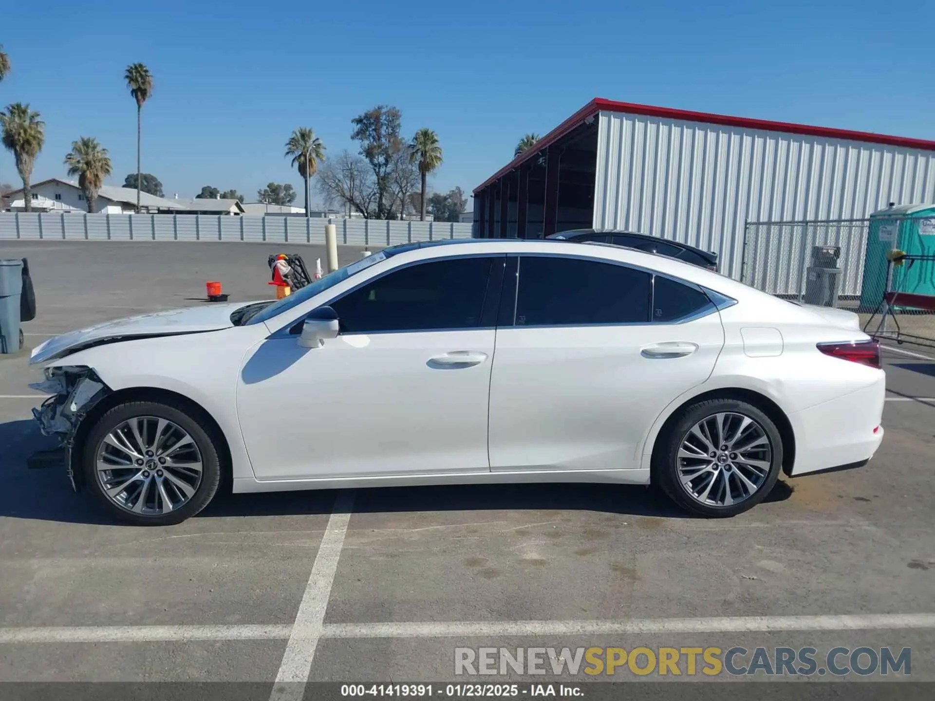15 fotografías del automóvil dañado JTHBZ1B1XK2004640 LEXUS ES 350 2019