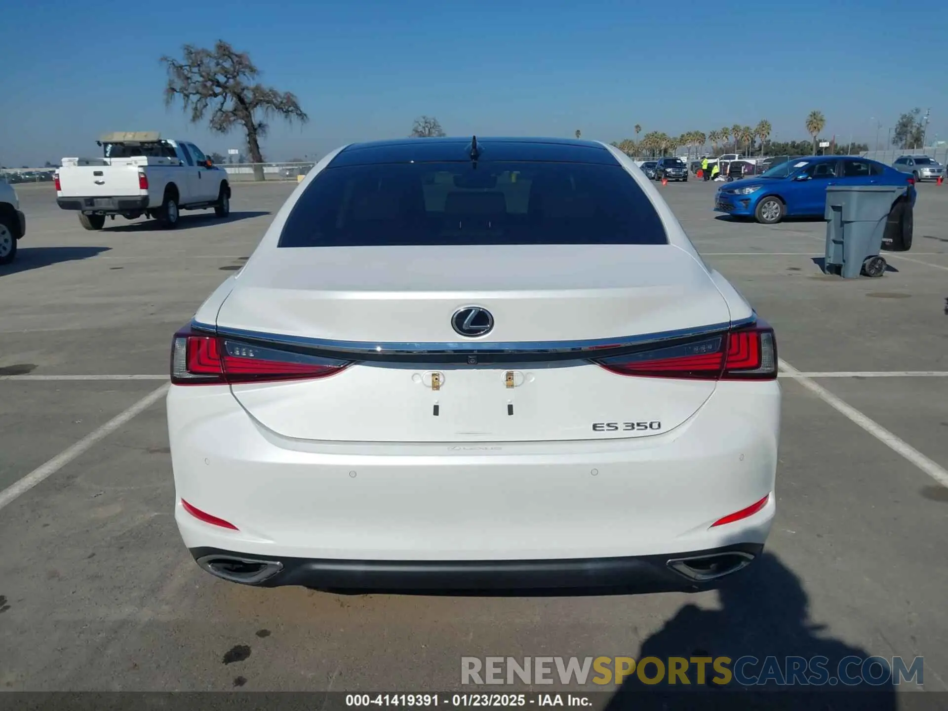 17 fotografías del automóvil dañado JTHBZ1B1XK2004640 LEXUS ES 350 2019