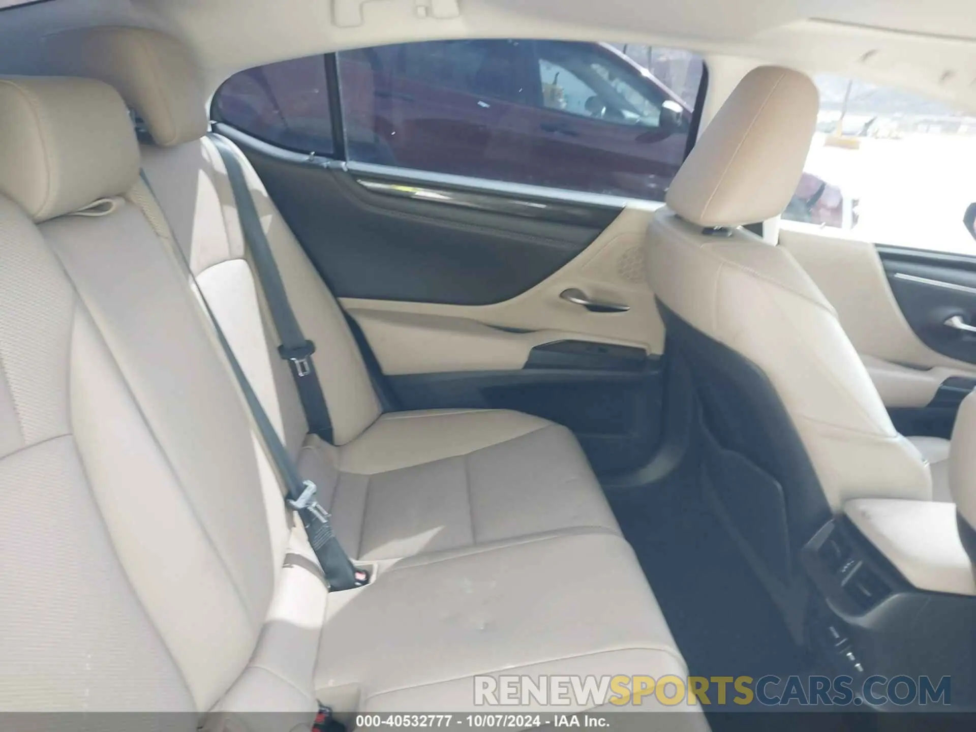 8 fotografías del automóvil dañado 58ACZ1B18LU062701 LEXUS ES 350 2020