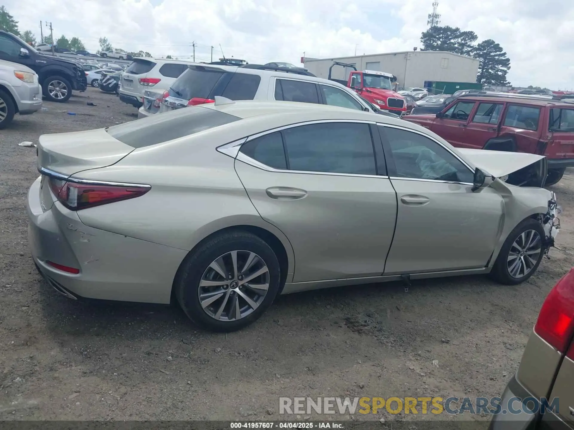 13 fotografías del automóvil dañado 58ACZ1B1XLU063624 LEXUS ES 350 2020
