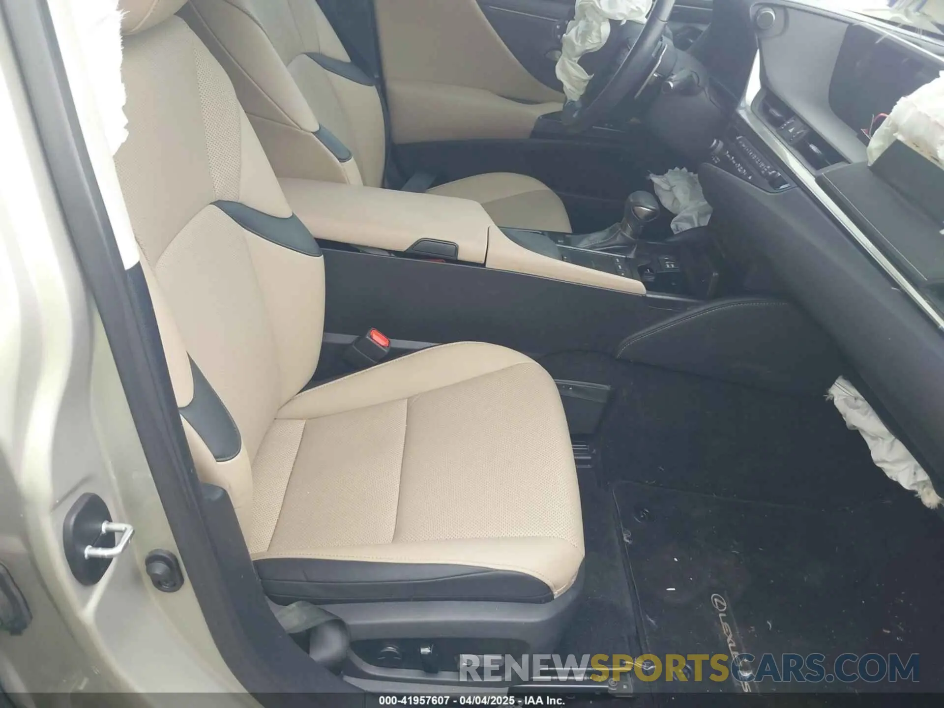 5 fotografías del automóvil dañado 58ACZ1B1XLU063624 LEXUS ES 350 2020