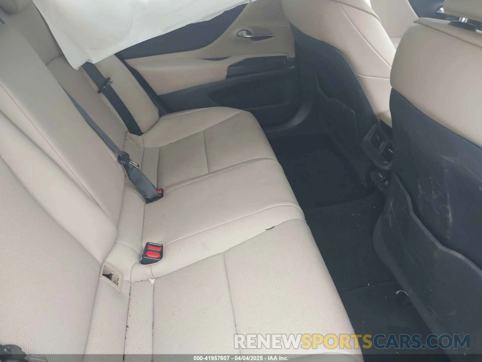8 fotografías del automóvil dañado 58ACZ1B1XLU063624 LEXUS ES 350 2020