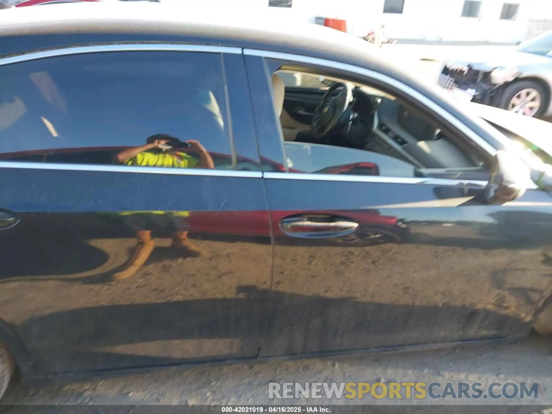 13 fotografías del automóvil dañado 58ADZ1B14LU059072 LEXUS ES 350 2020
