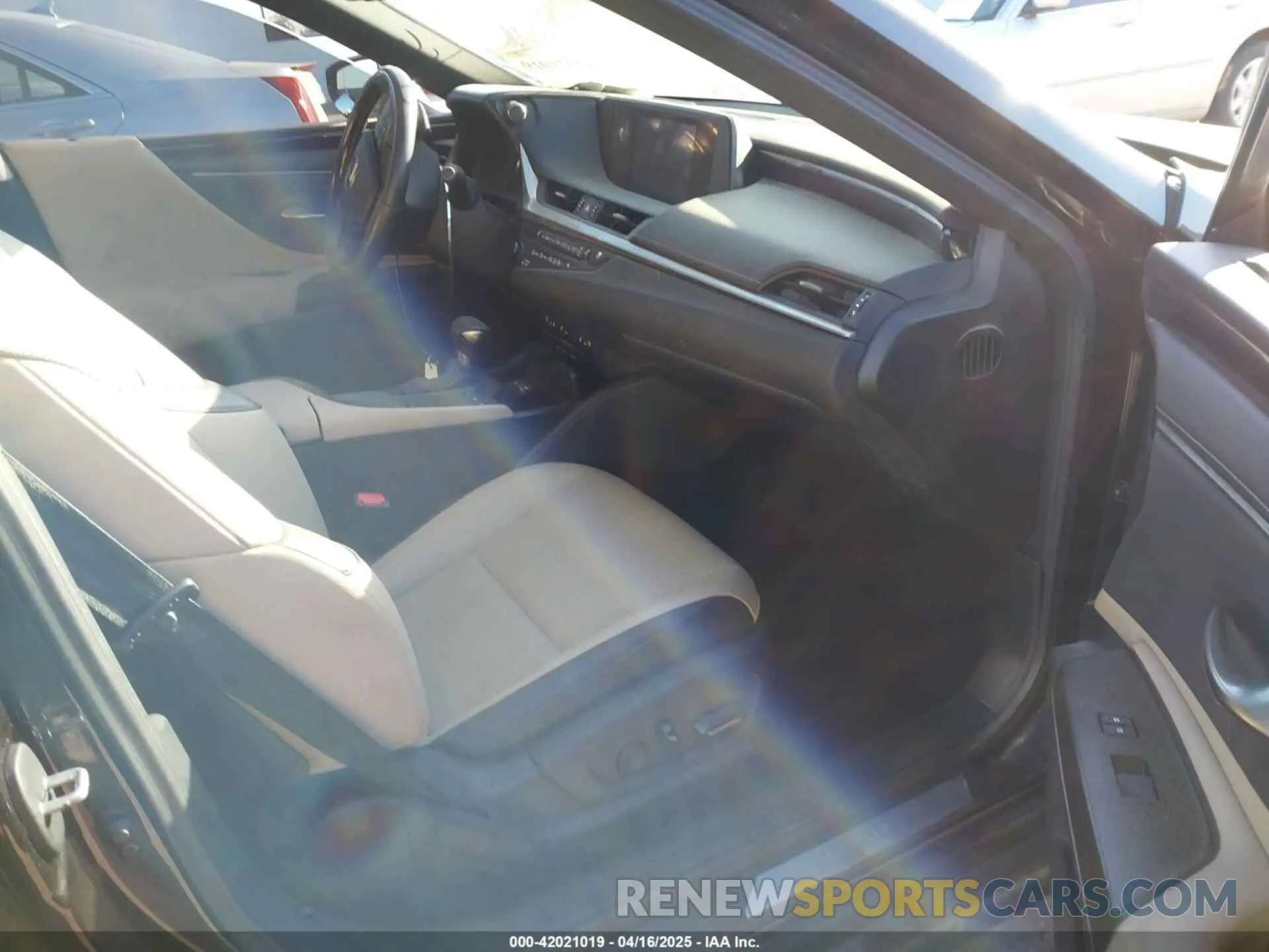 5 fotografías del automóvil dañado 58ADZ1B14LU059072 LEXUS ES 350 2020