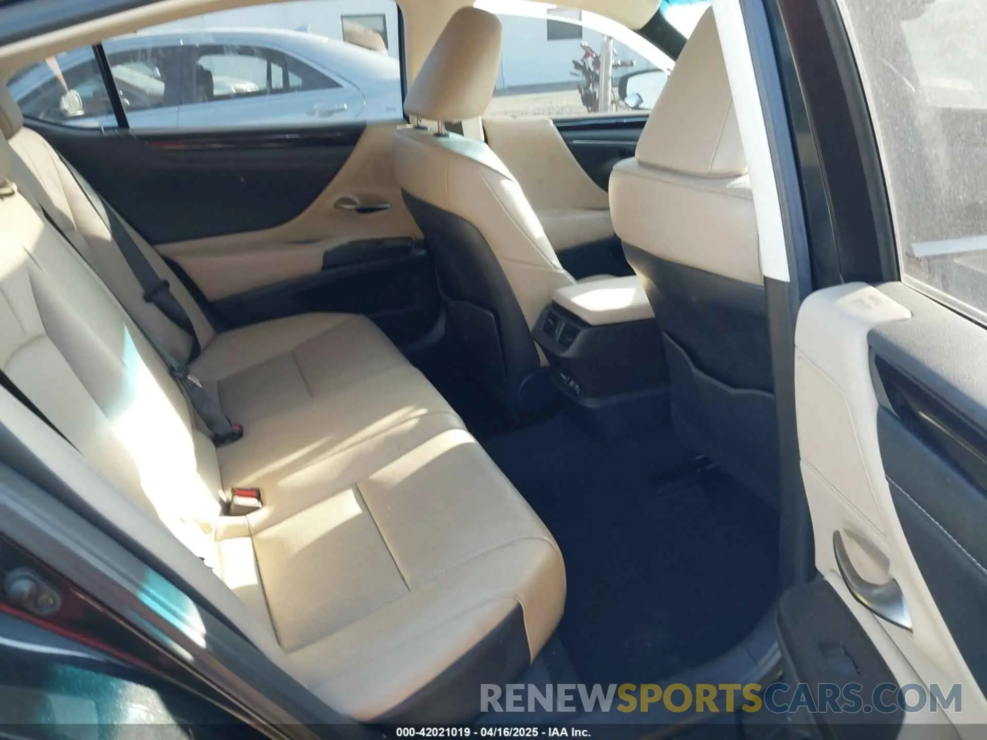 8 fotografías del automóvil dañado 58ADZ1B14LU059072 LEXUS ES 350 2020