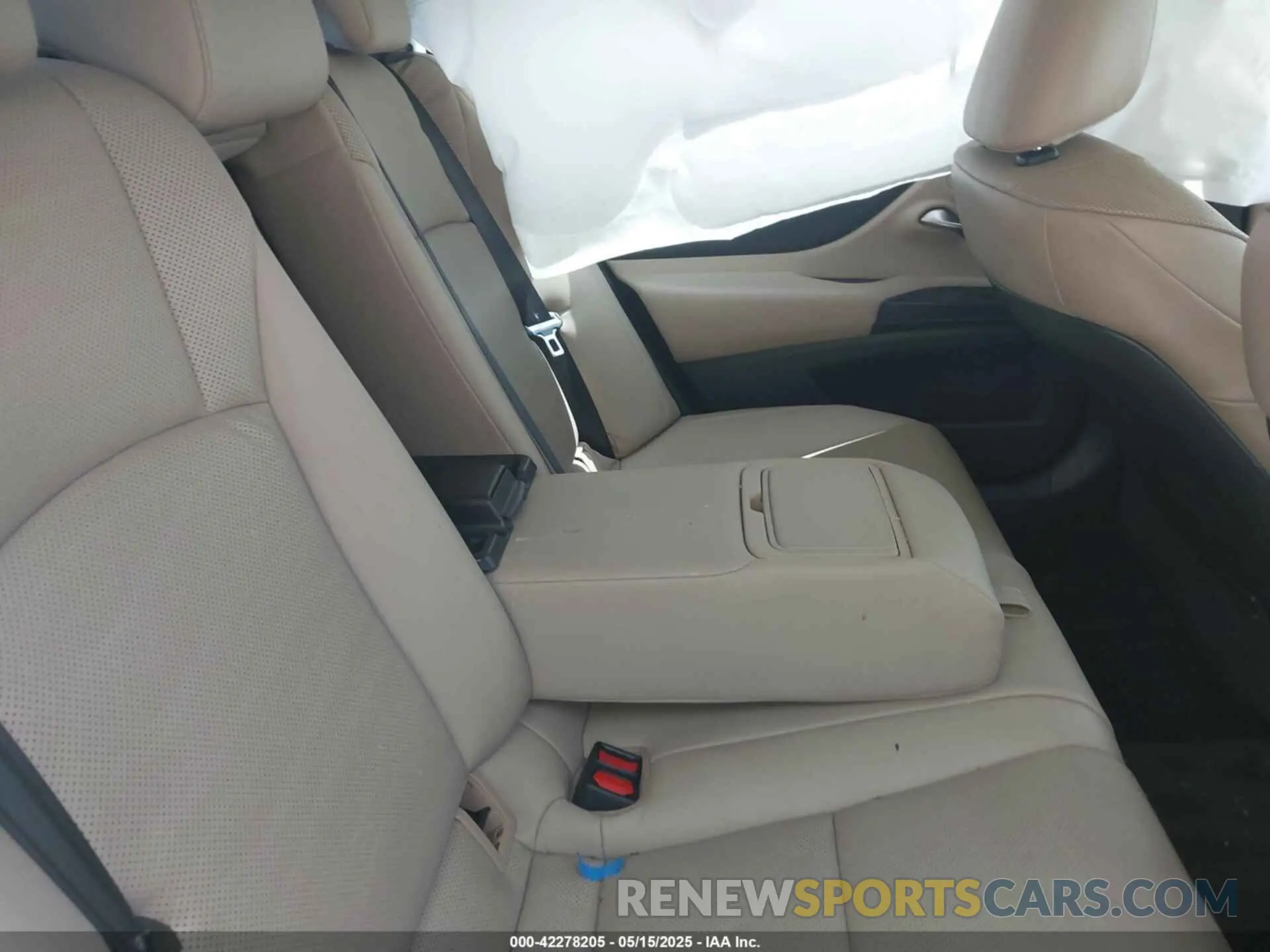 8 fotografías del automóvil dañado 58ADZ1B17LU074973 LEXUS ES 350 2020