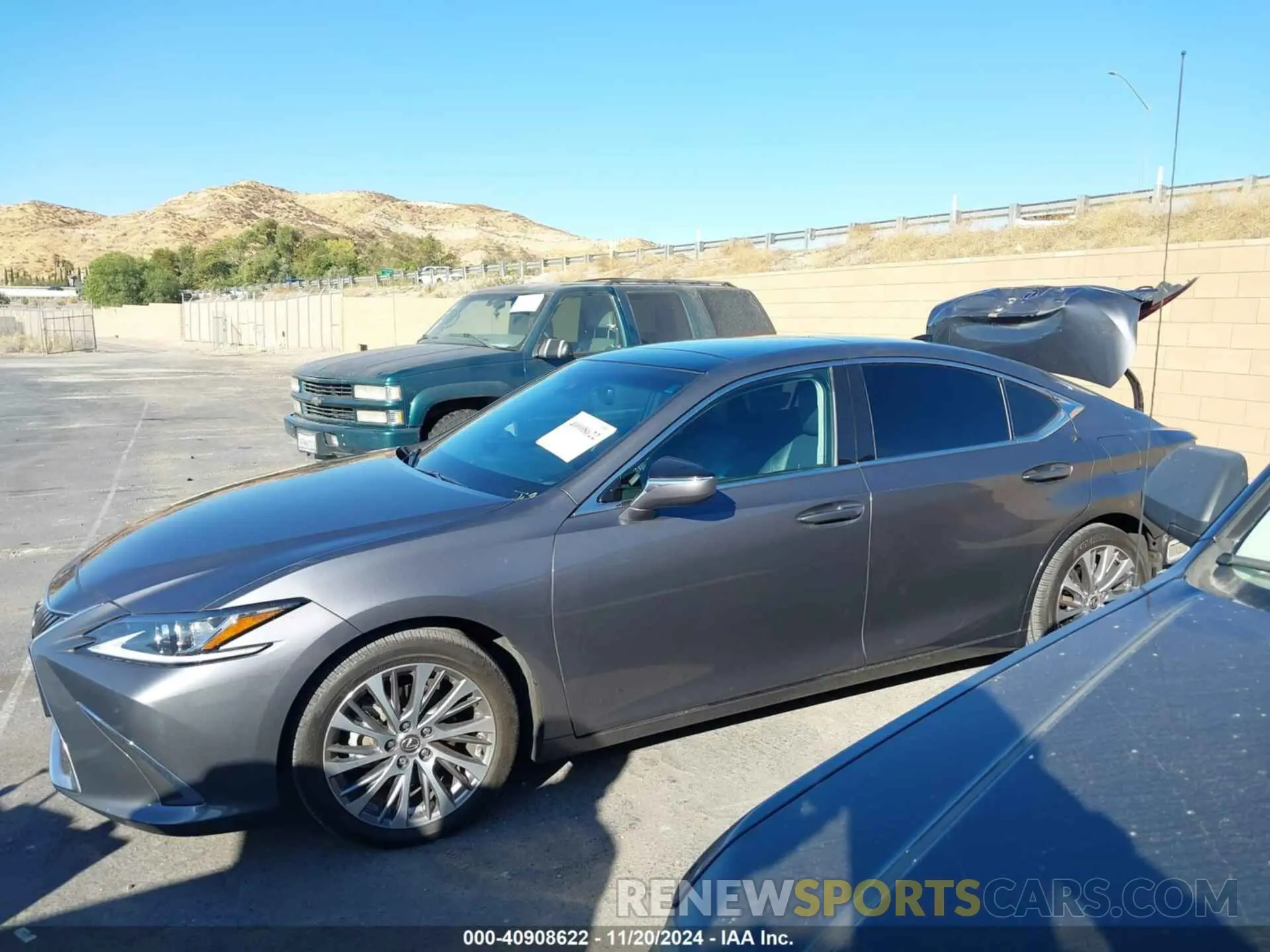 14 fotografías del automóvil dañado 58ADZ1B19LU055907 LEXUS ES 350 2020
