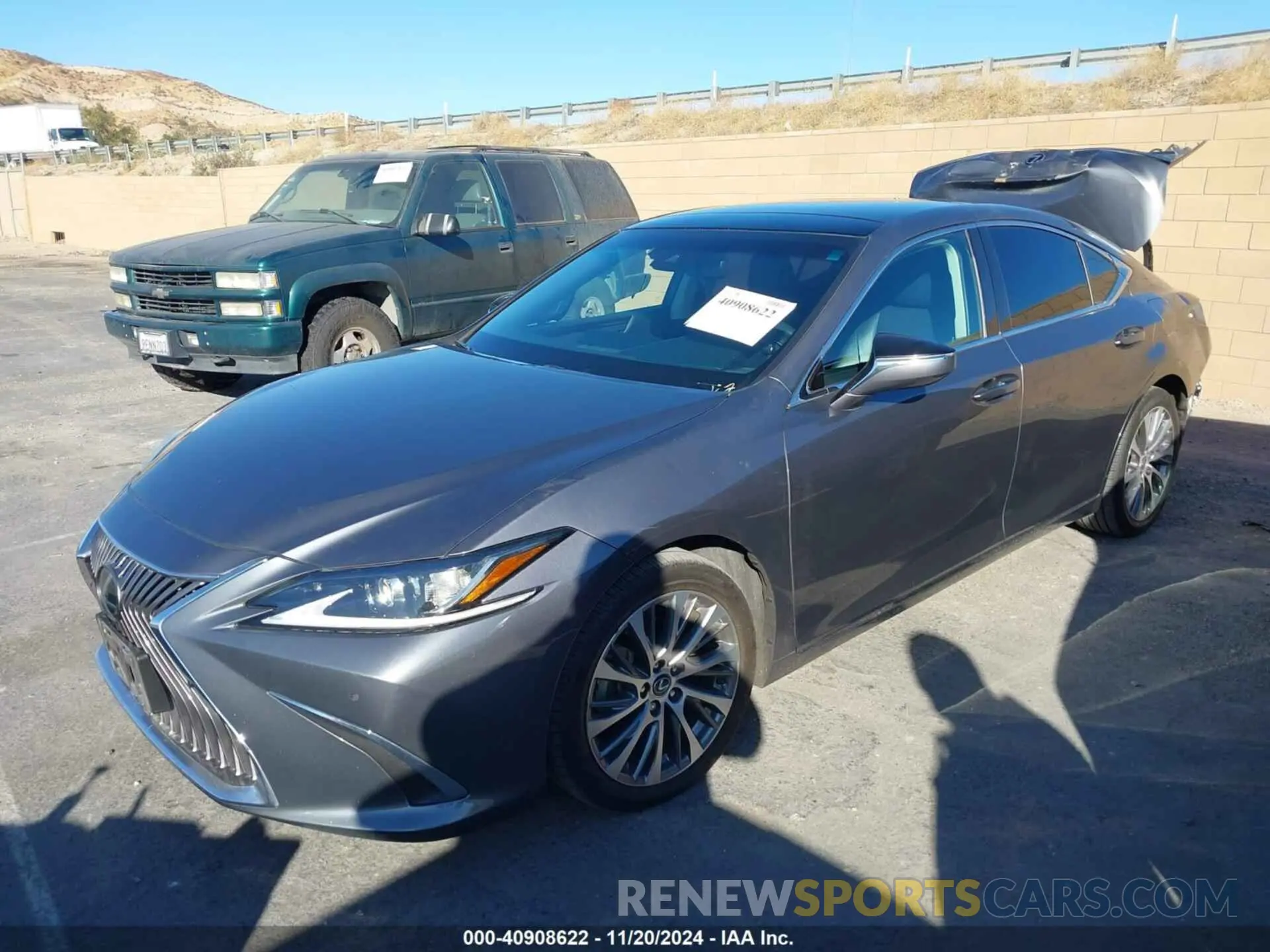 2 fotografías del automóvil dañado 58ADZ1B19LU055907 LEXUS ES 350 2020
