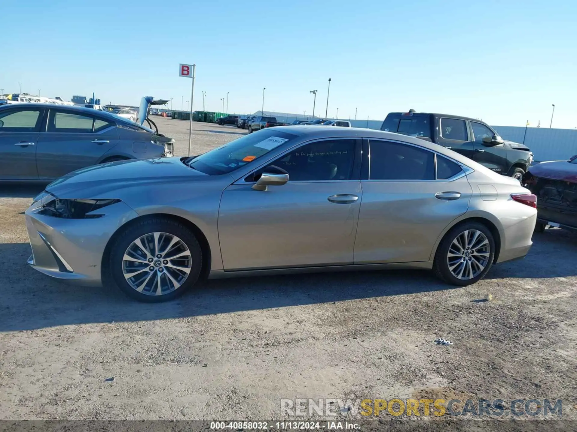 14 fotografías del automóvil dañado 58AEZ1B11LU080000 LEXUS ES 350 2020
