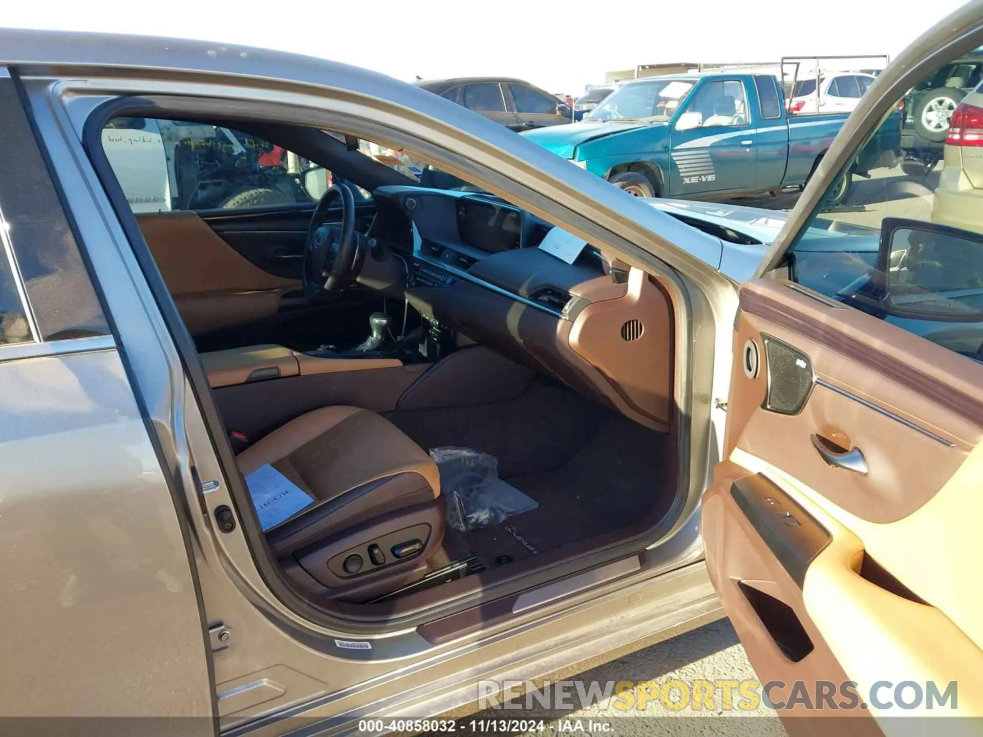 5 fotografías del automóvil dañado 58AEZ1B11LU080000 LEXUS ES 350 2020
