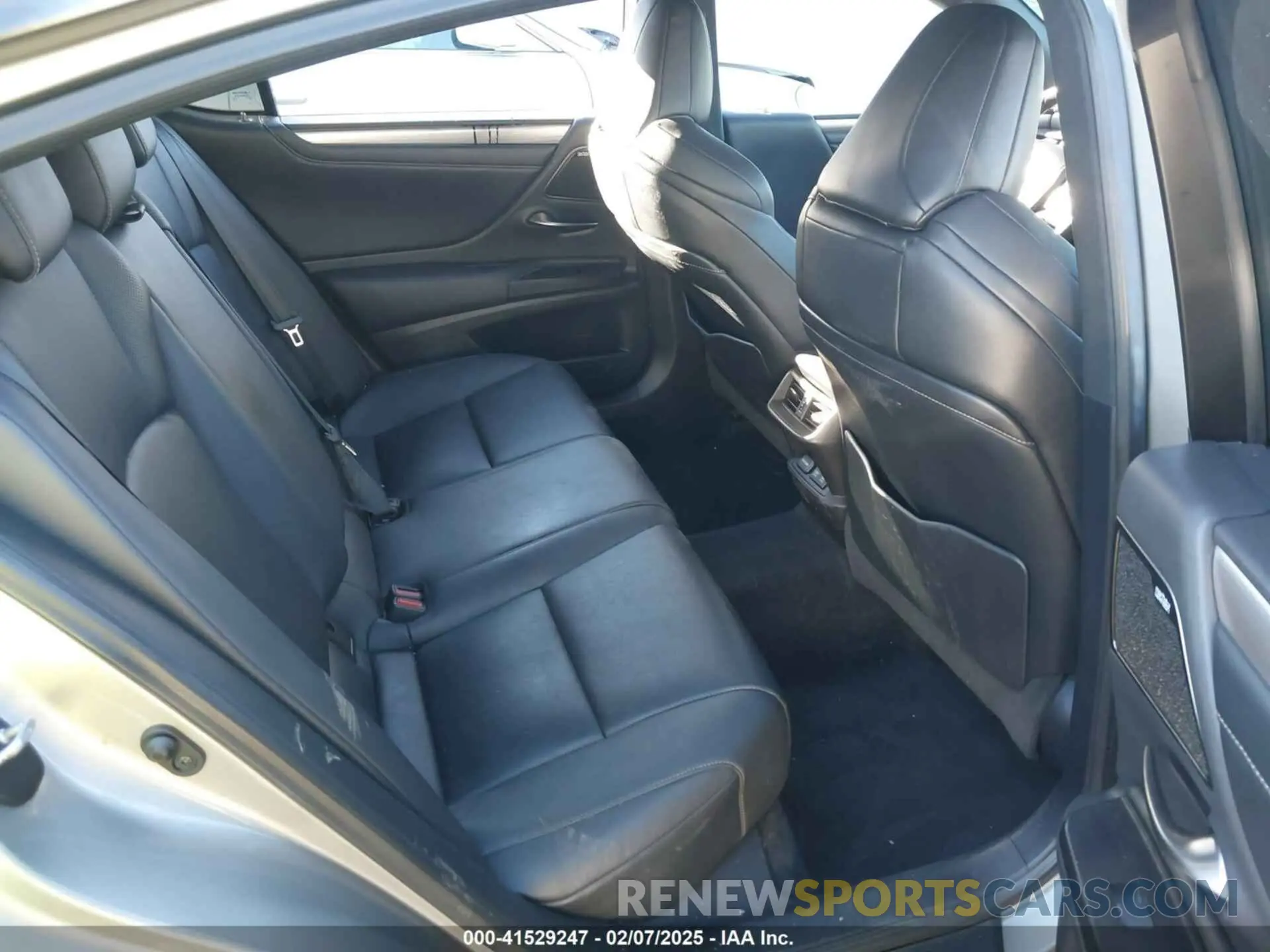 8 fotografías del automóvil dañado 58AGZ1B13LU080377 LEXUS ES 350 2020