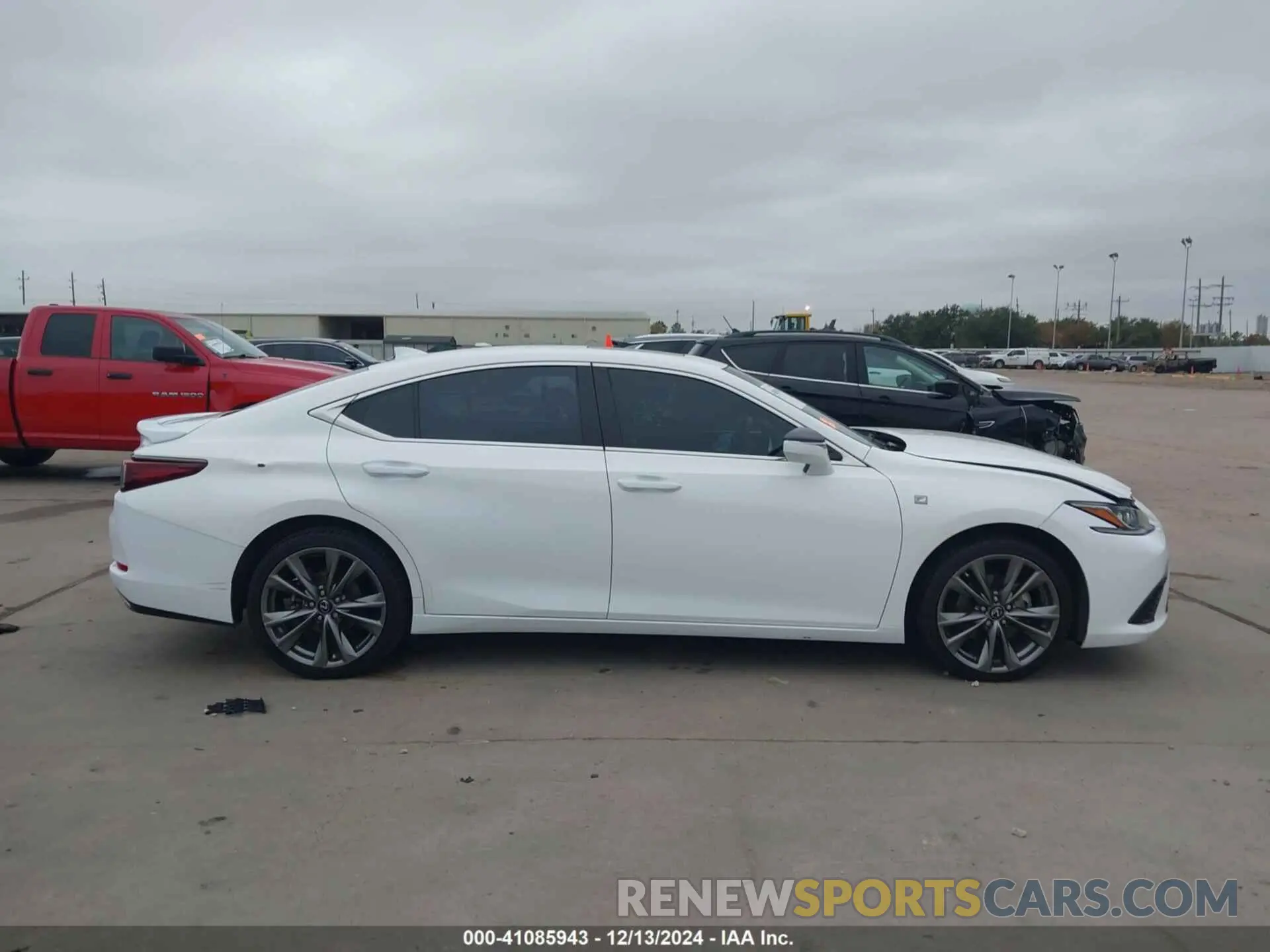 14 fotografías del automóvil dañado 58AGZ1B15LU062494 LEXUS ES 350 2020
