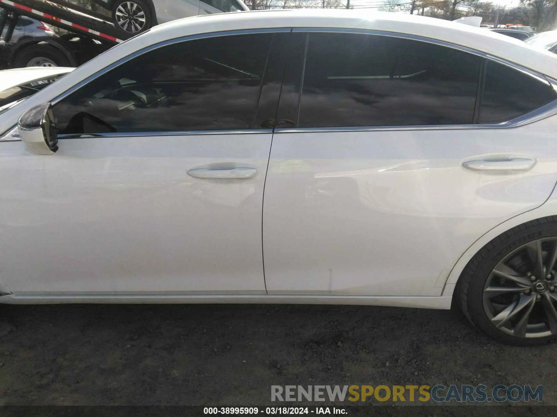 14 fotografías del automóvil dañado 58AGZ1B19LU054561 LEXUS ES 350 2020