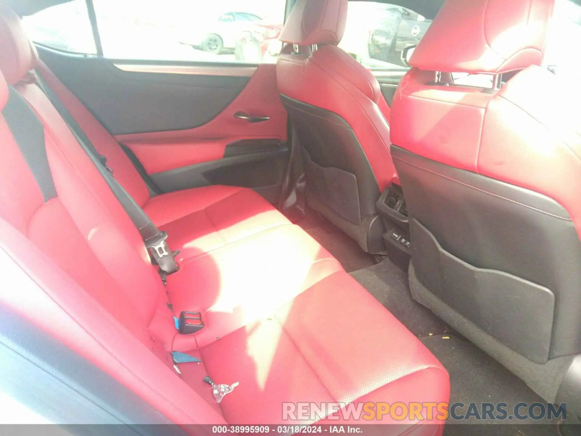8 fotografías del automóvil dañado 58AGZ1B19LU054561 LEXUS ES 350 2020