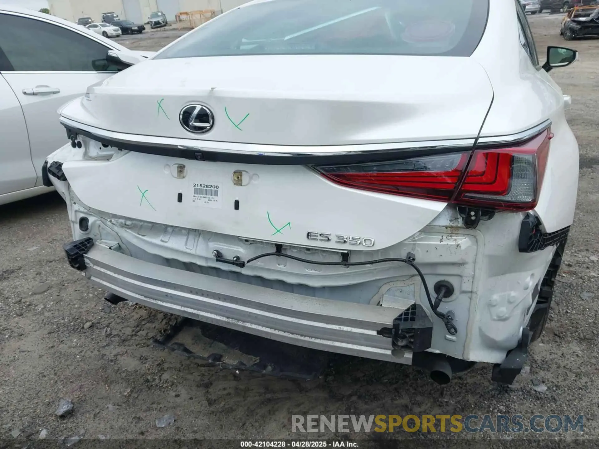 17 fotografías del automóvil dañado 58ACZ1B12MU103129 LEXUS ES 350 2021