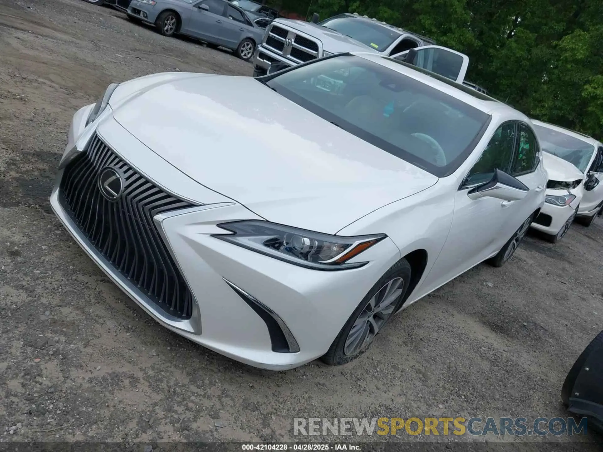 2 fotografías del automóvil dañado 58ACZ1B12MU103129 LEXUS ES 350 2021
