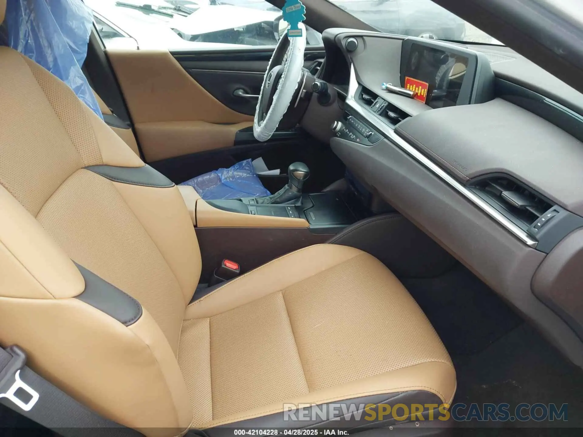 5 fotografías del automóvil dañado 58ACZ1B12MU103129 LEXUS ES 350 2021