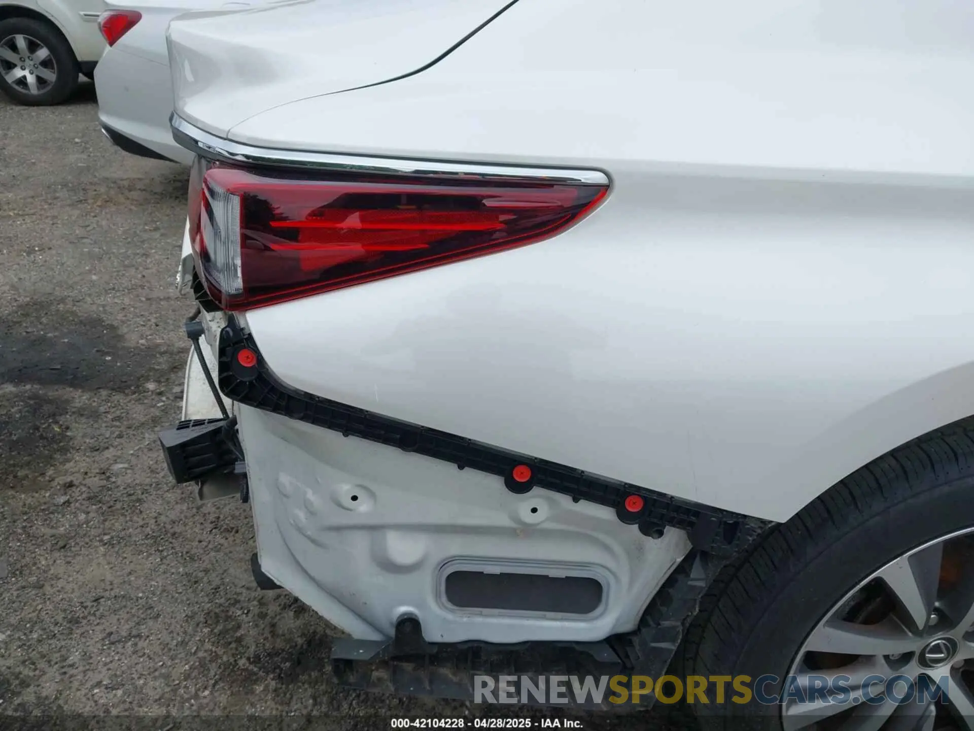 6 fotografías del automóvil dañado 58ACZ1B12MU103129 LEXUS ES 350 2021