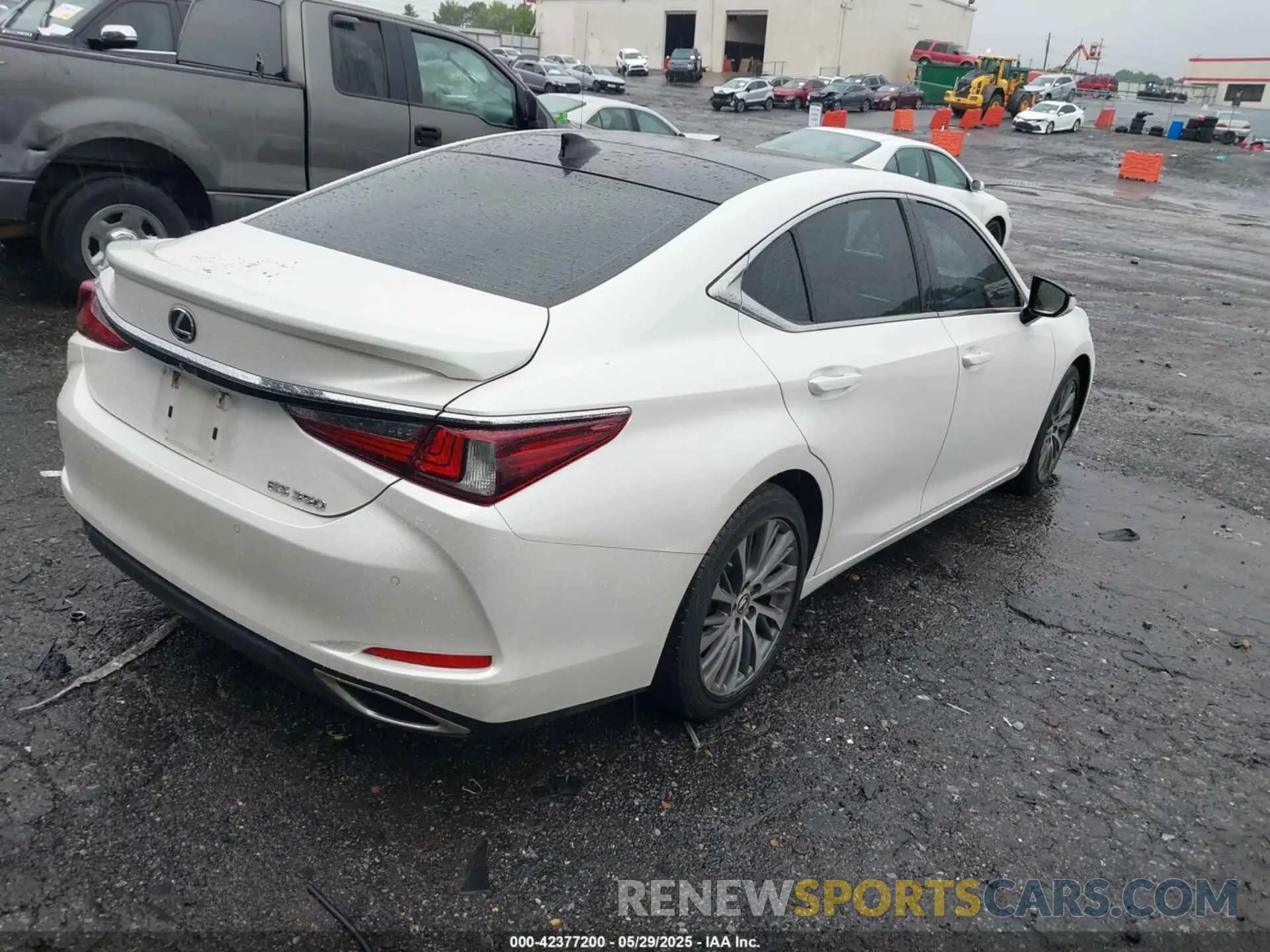 4 fotografías del automóvil dañado 58ADZ1B10MU101321 LEXUS ES 350 2021