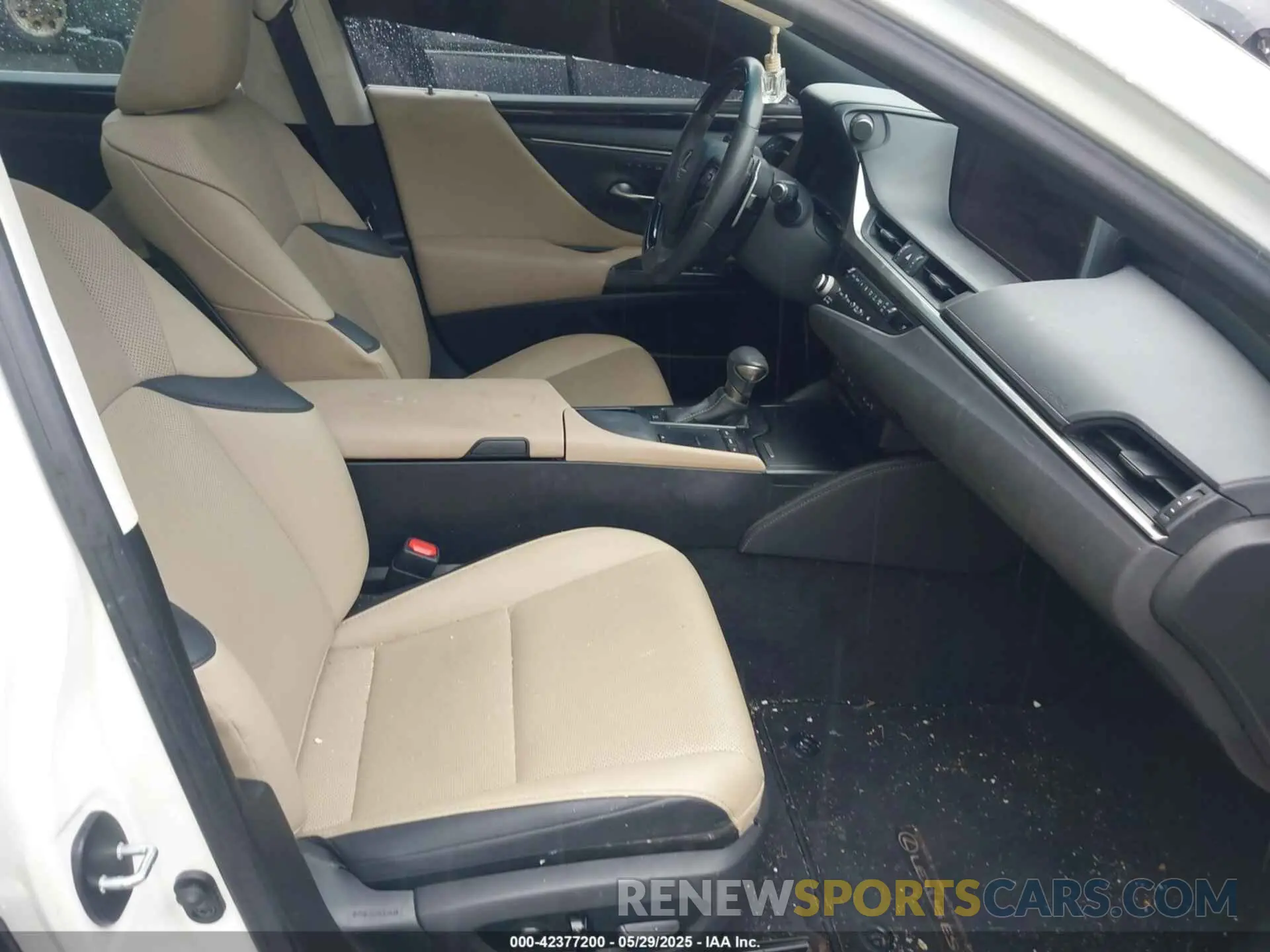 5 fotografías del automóvil dañado 58ADZ1B10MU101321 LEXUS ES 350 2021