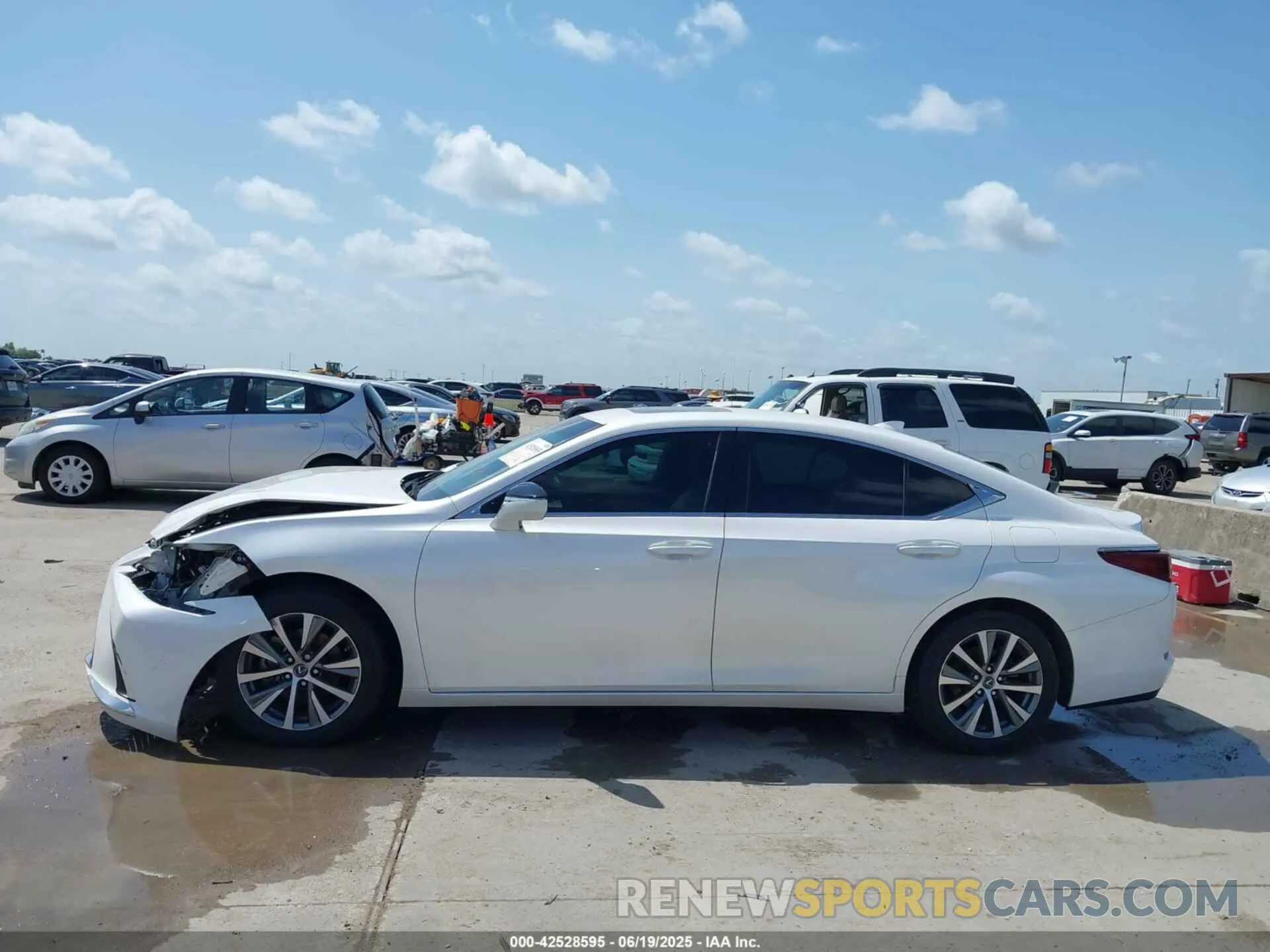 15 fotografías del automóvil dañado 58ADZ1B11MU084108 LEXUS ES 350 2021