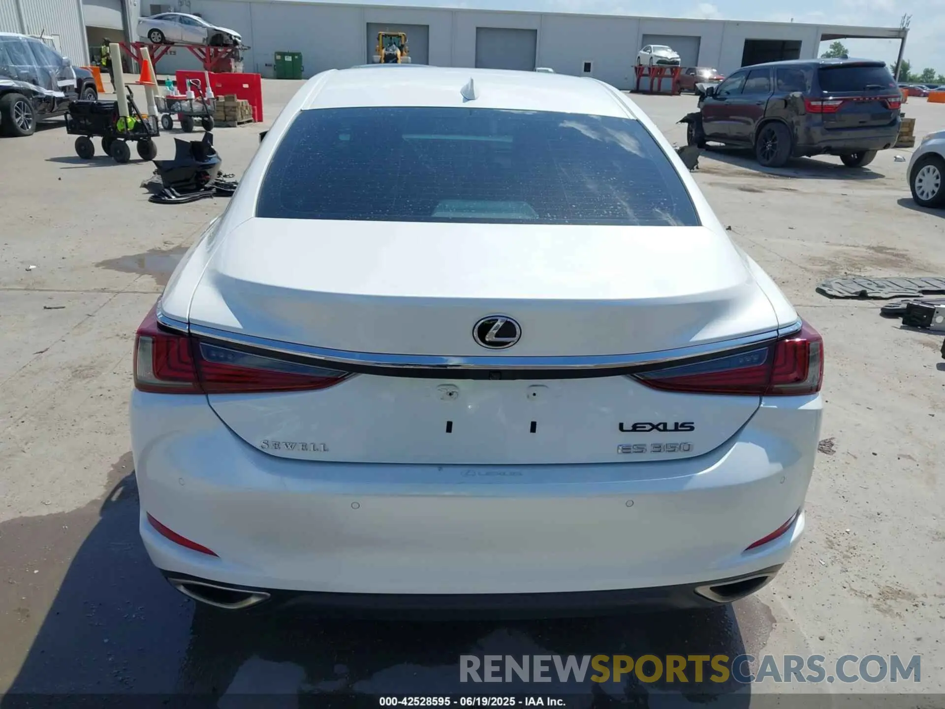 17 fotografías del automóvil dañado 58ADZ1B11MU084108 LEXUS ES 350 2021