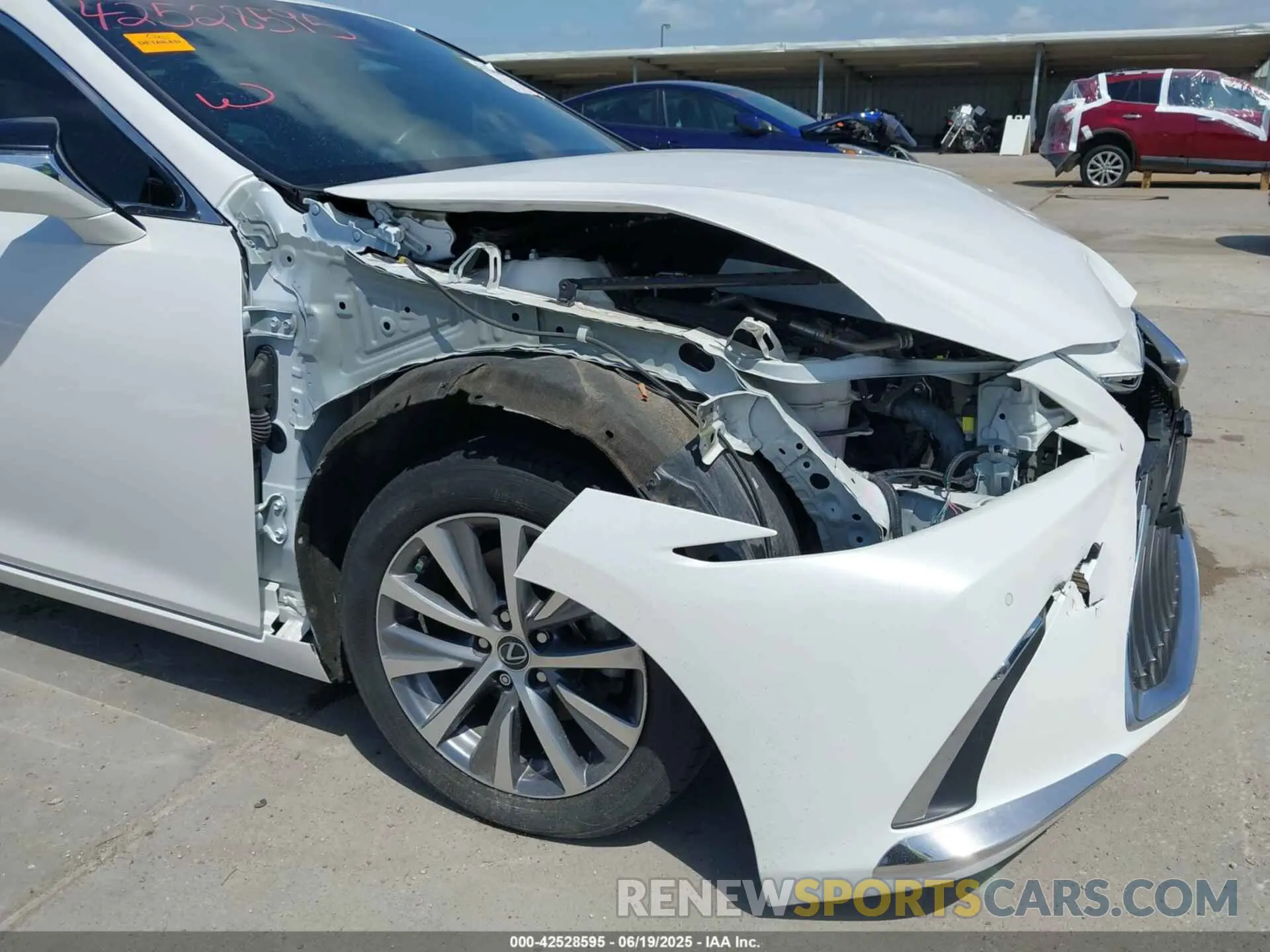 19 fotografías del automóvil dañado 58ADZ1B11MU084108 LEXUS ES 350 2021