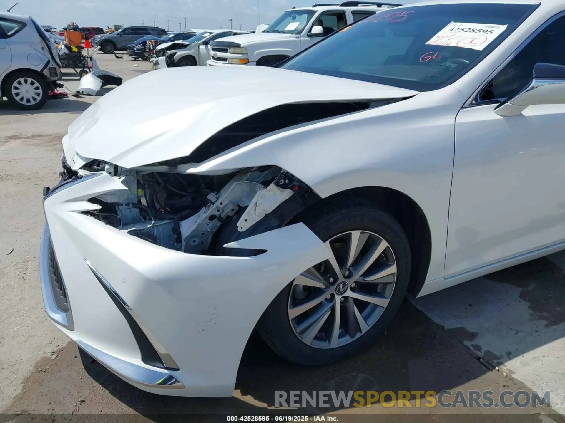20 fotografías del automóvil dañado 58ADZ1B11MU084108 LEXUS ES 350 2021
