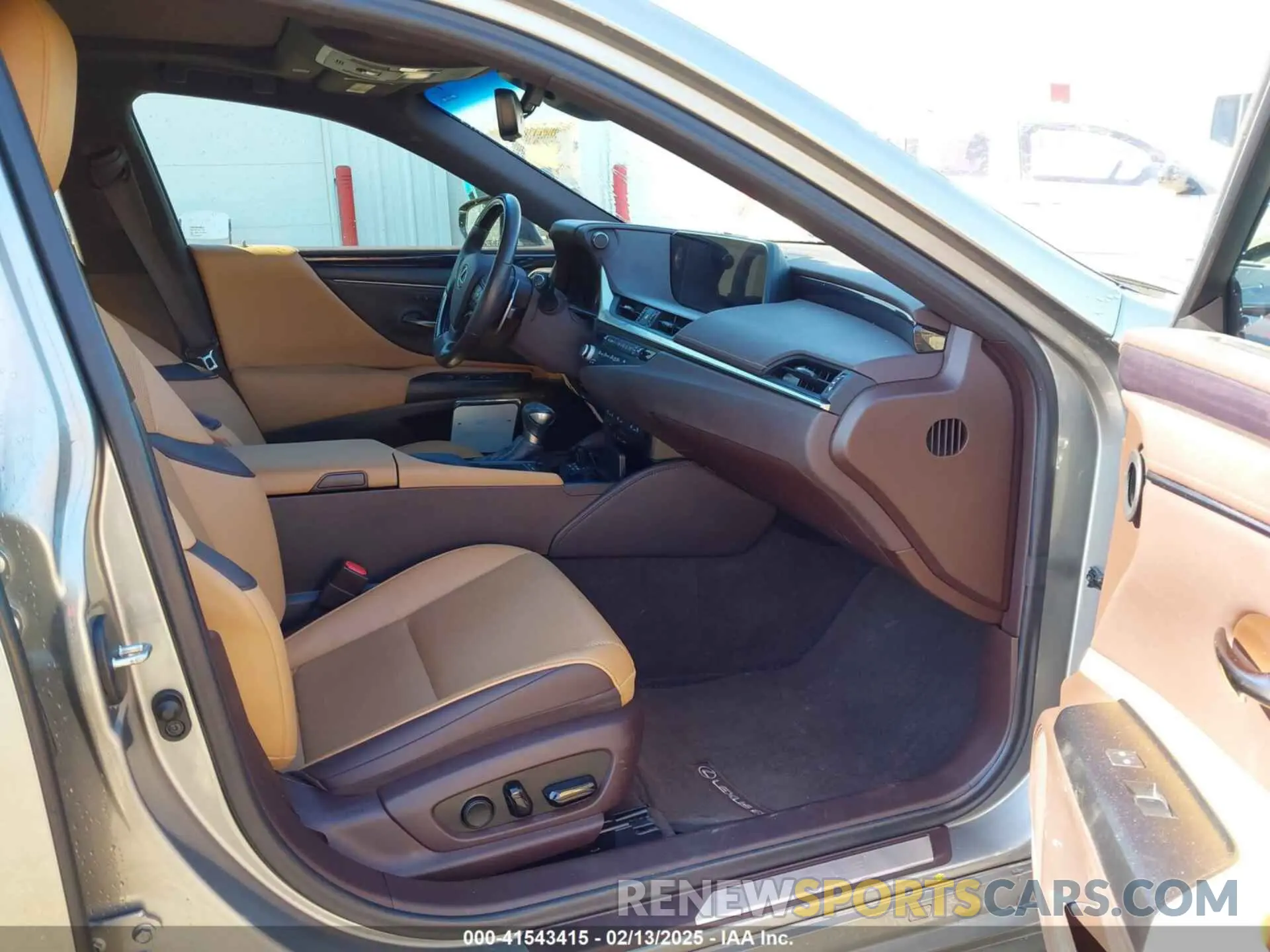5 fotografías del automóvil dañado 58ADZ1B12MU107749 LEXUS ES 350 2021