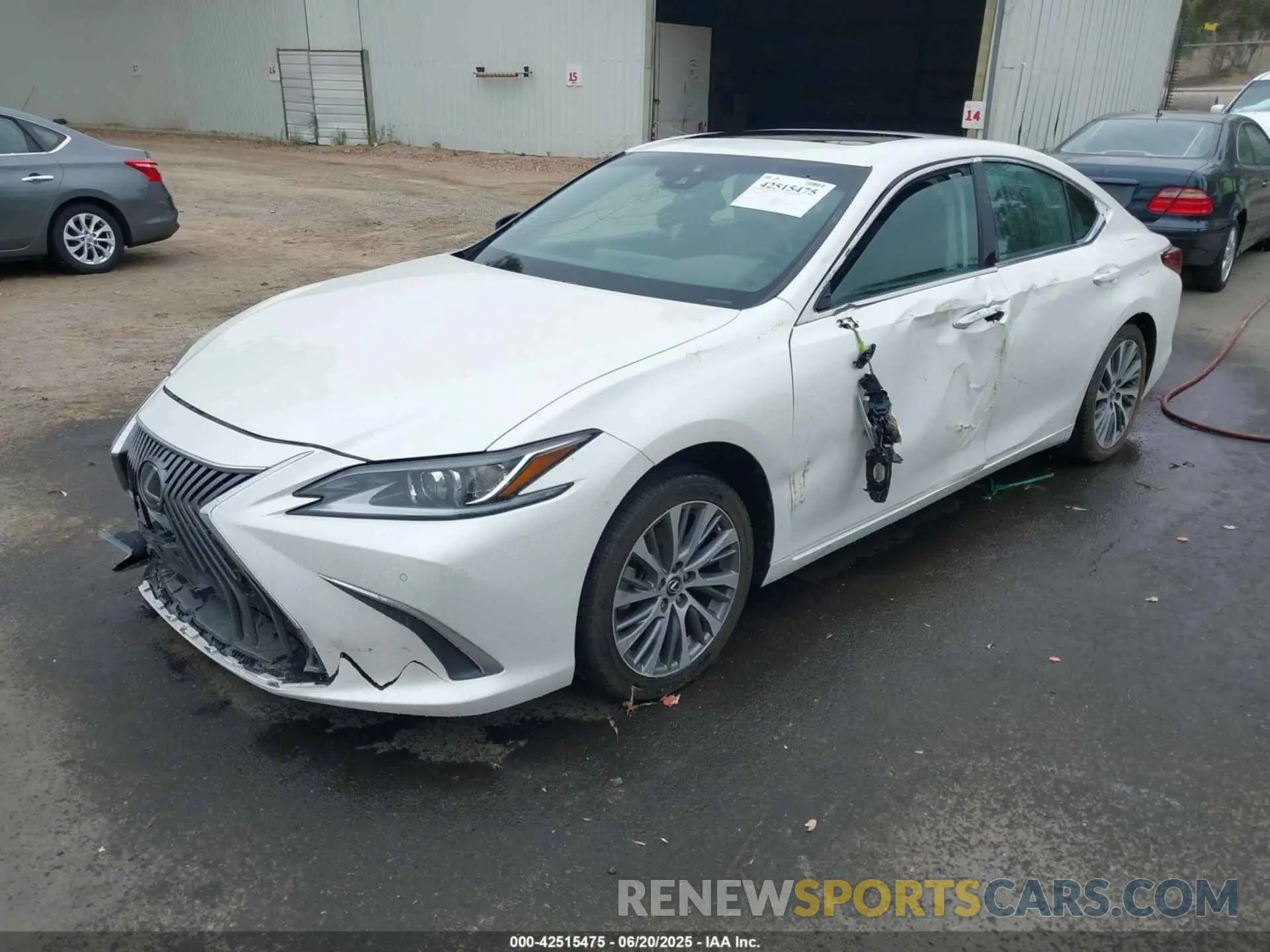 2 fotografías del automóvil dañado 58ADZ1B14MU086192 LEXUS ES 350 2021